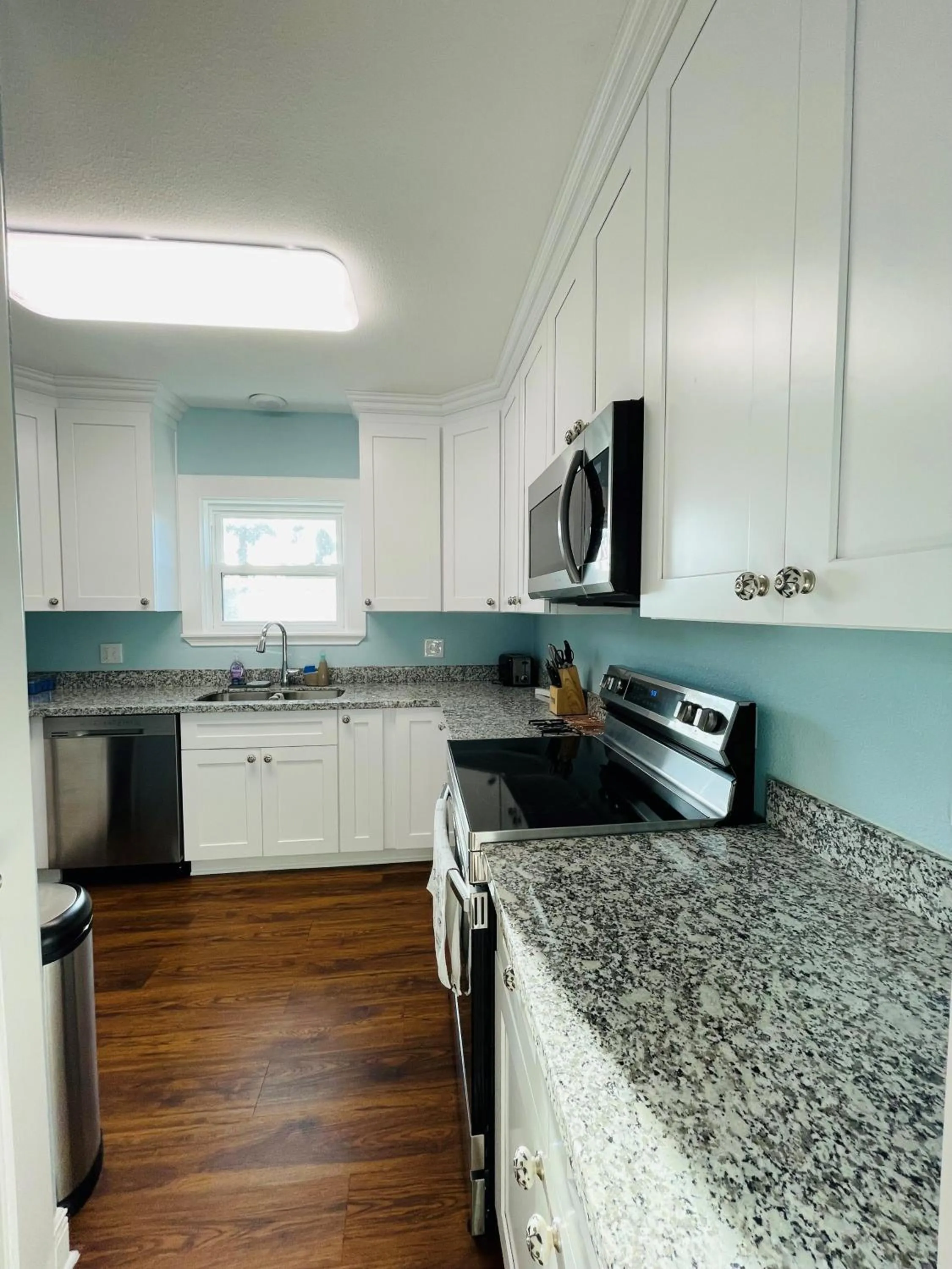 kitchen in Ocean view, newly renovated home, central location, plenty of parkings