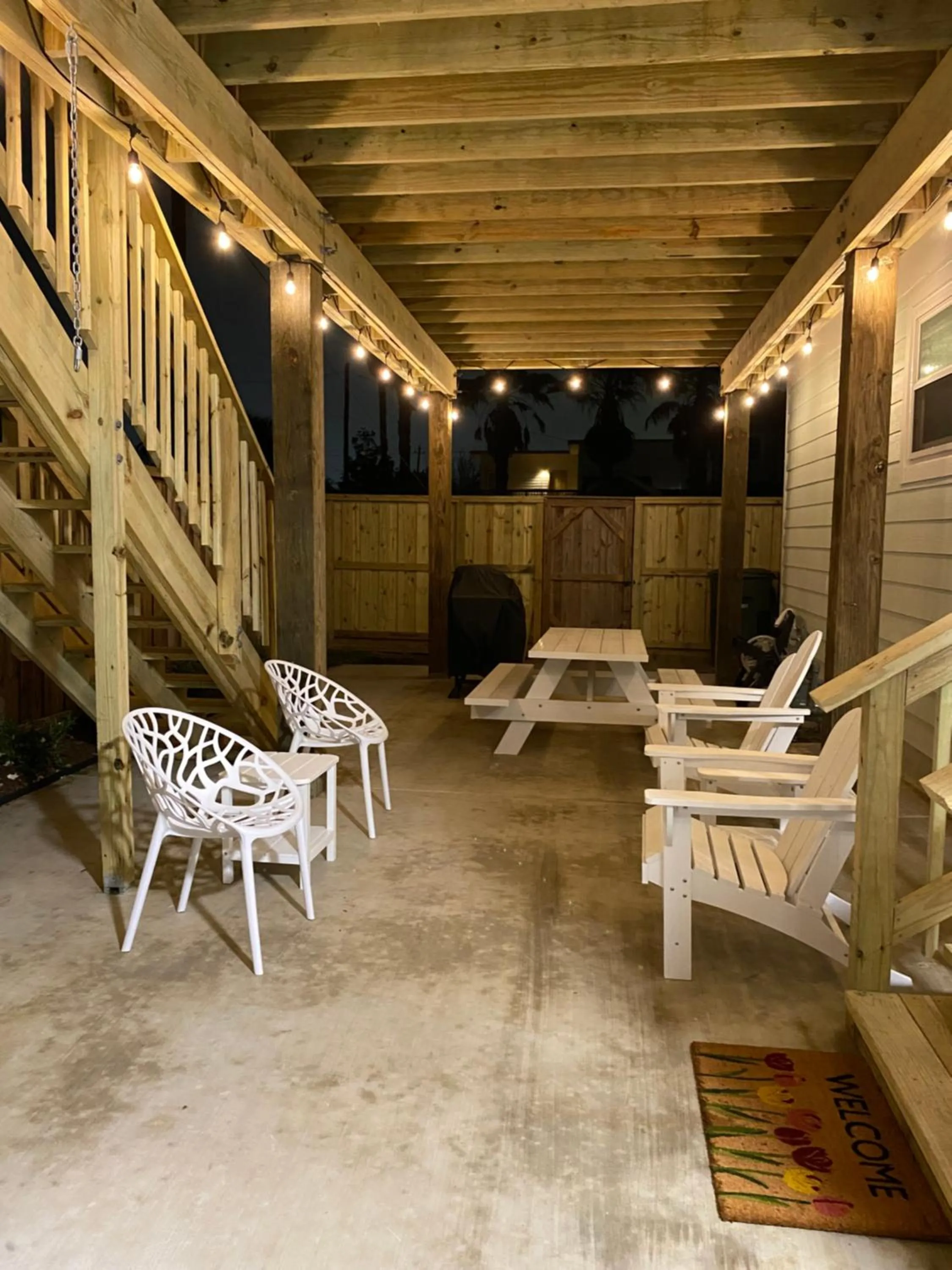 Patio in Ocean view, newly renovated home, central location, plenty of parkings