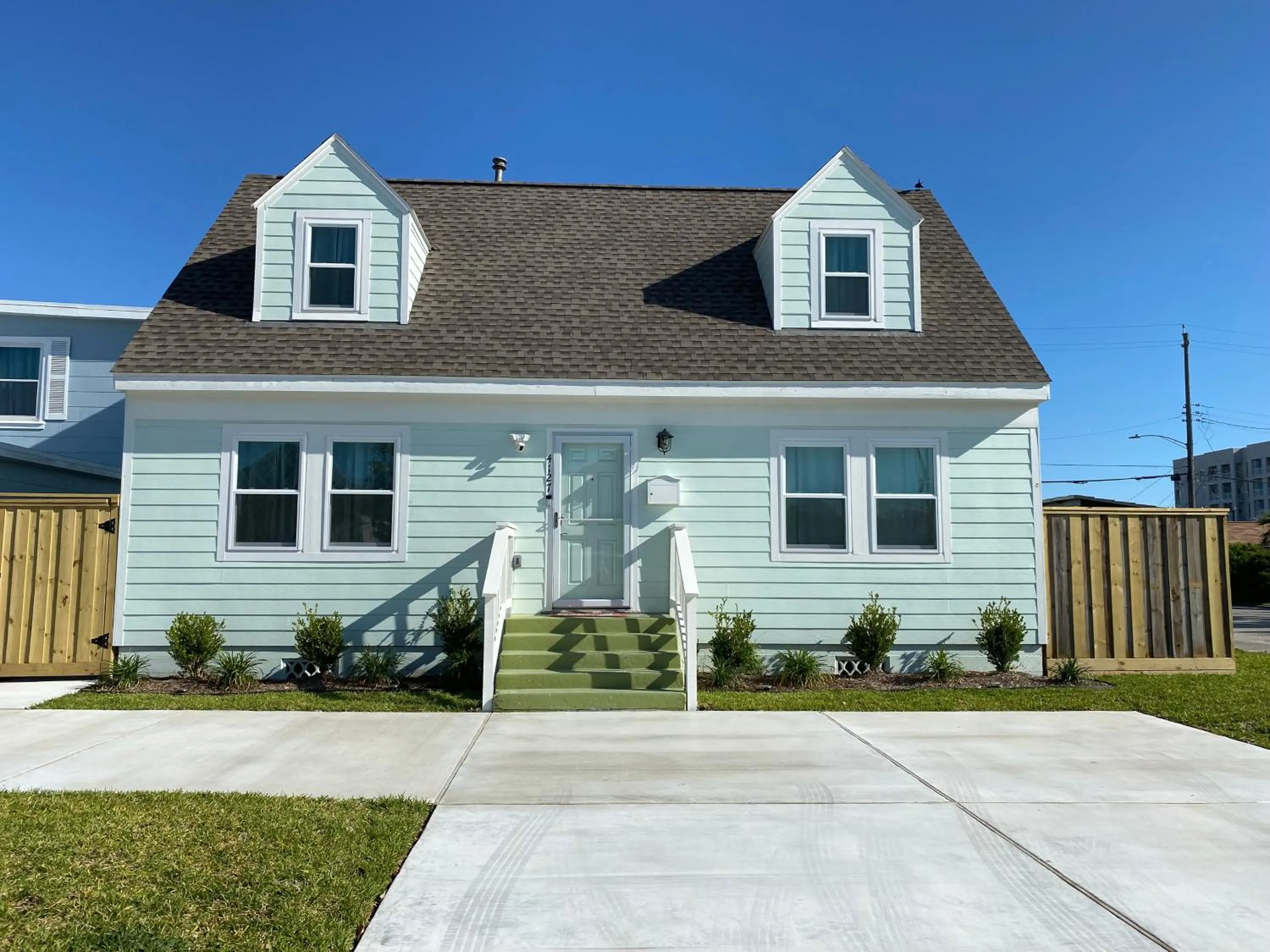 Parking in Ocean view, newly renovated home, central location, plenty of parkings