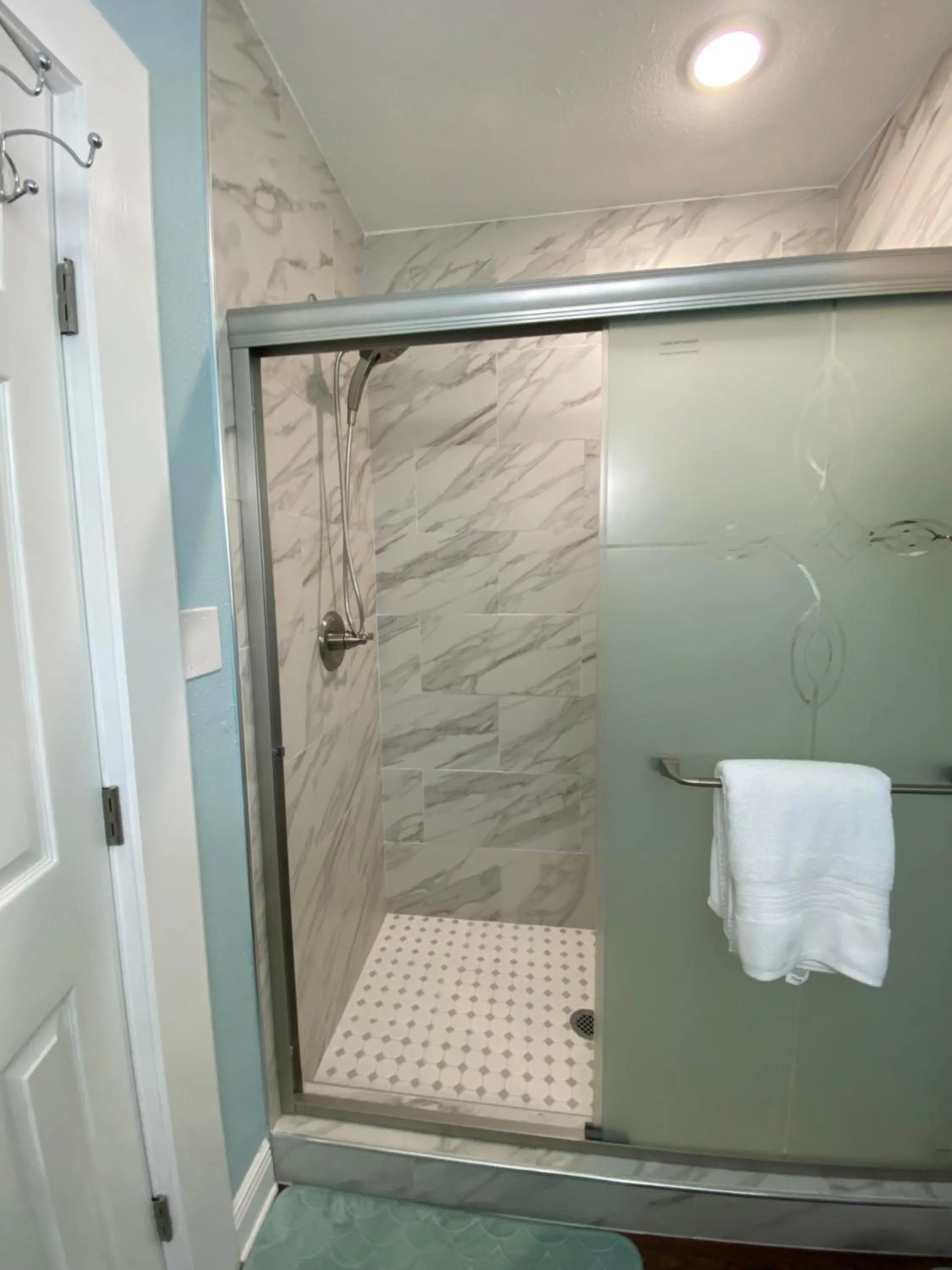 Shower in Ocean view, newly renovated home, central location, plenty of parkings