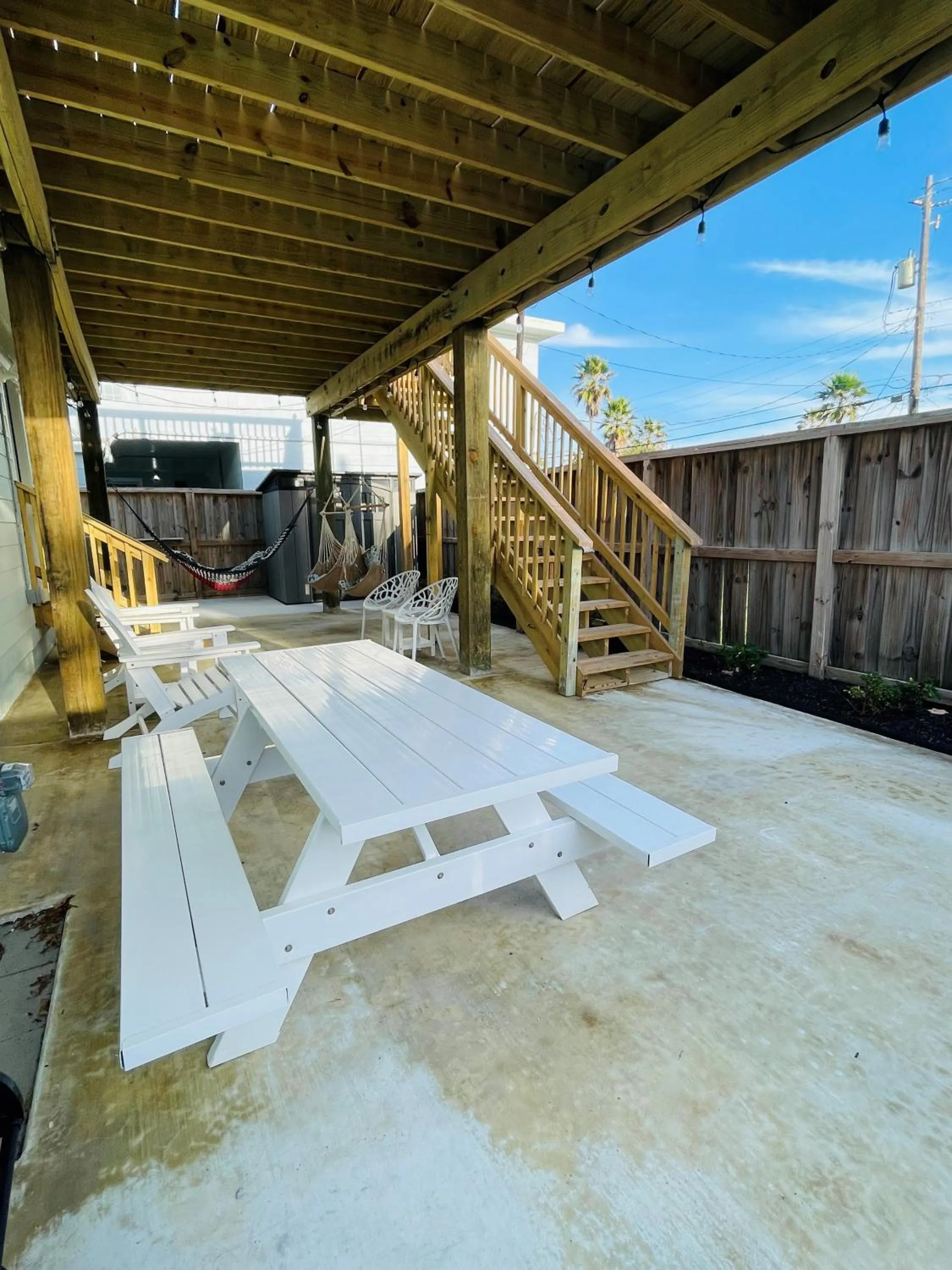 Patio in Ocean view, newly renovated home, central location, plenty of parkings