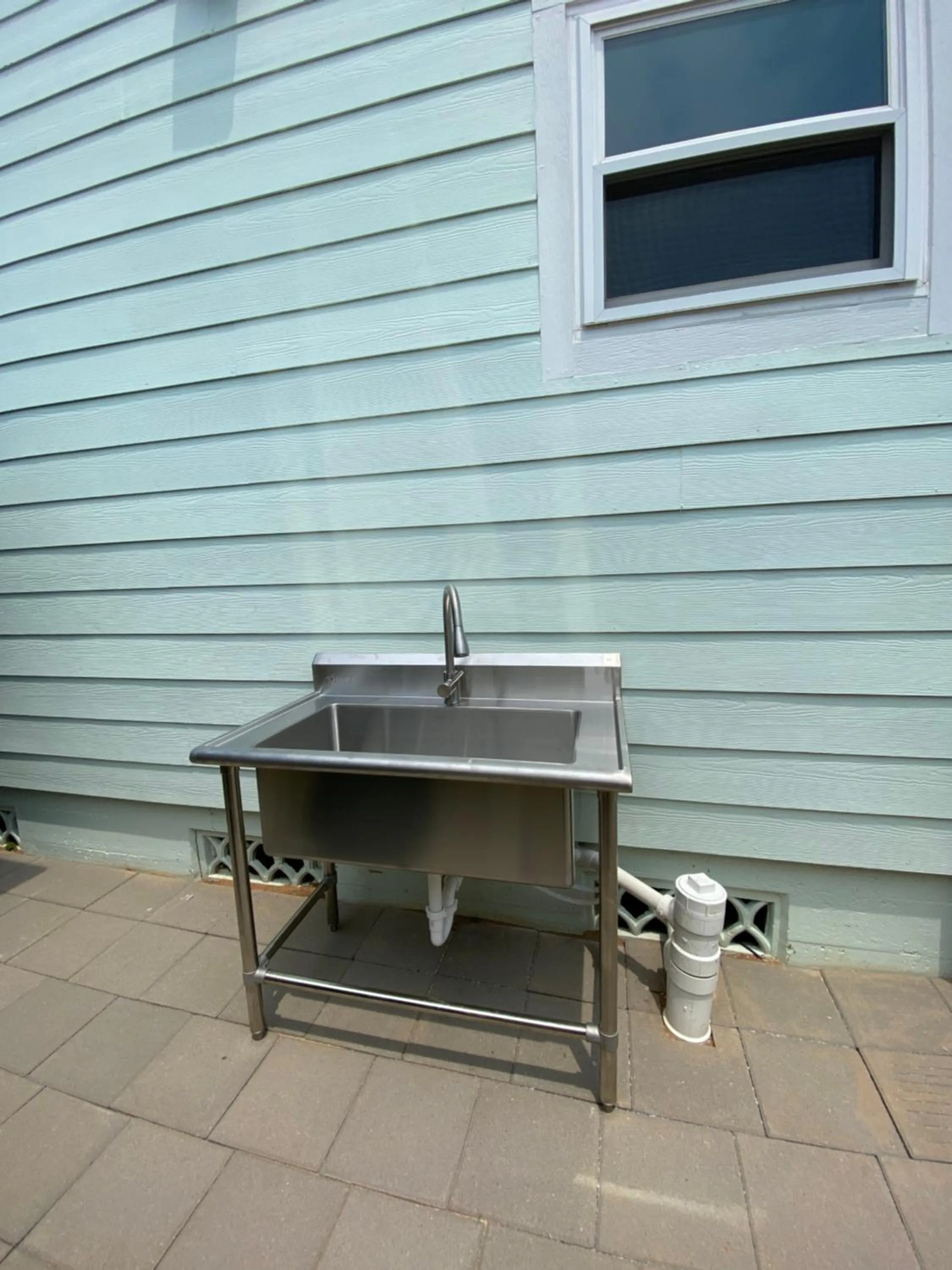 Patio in Ocean view, newly renovated home, central location, plenty of parkings