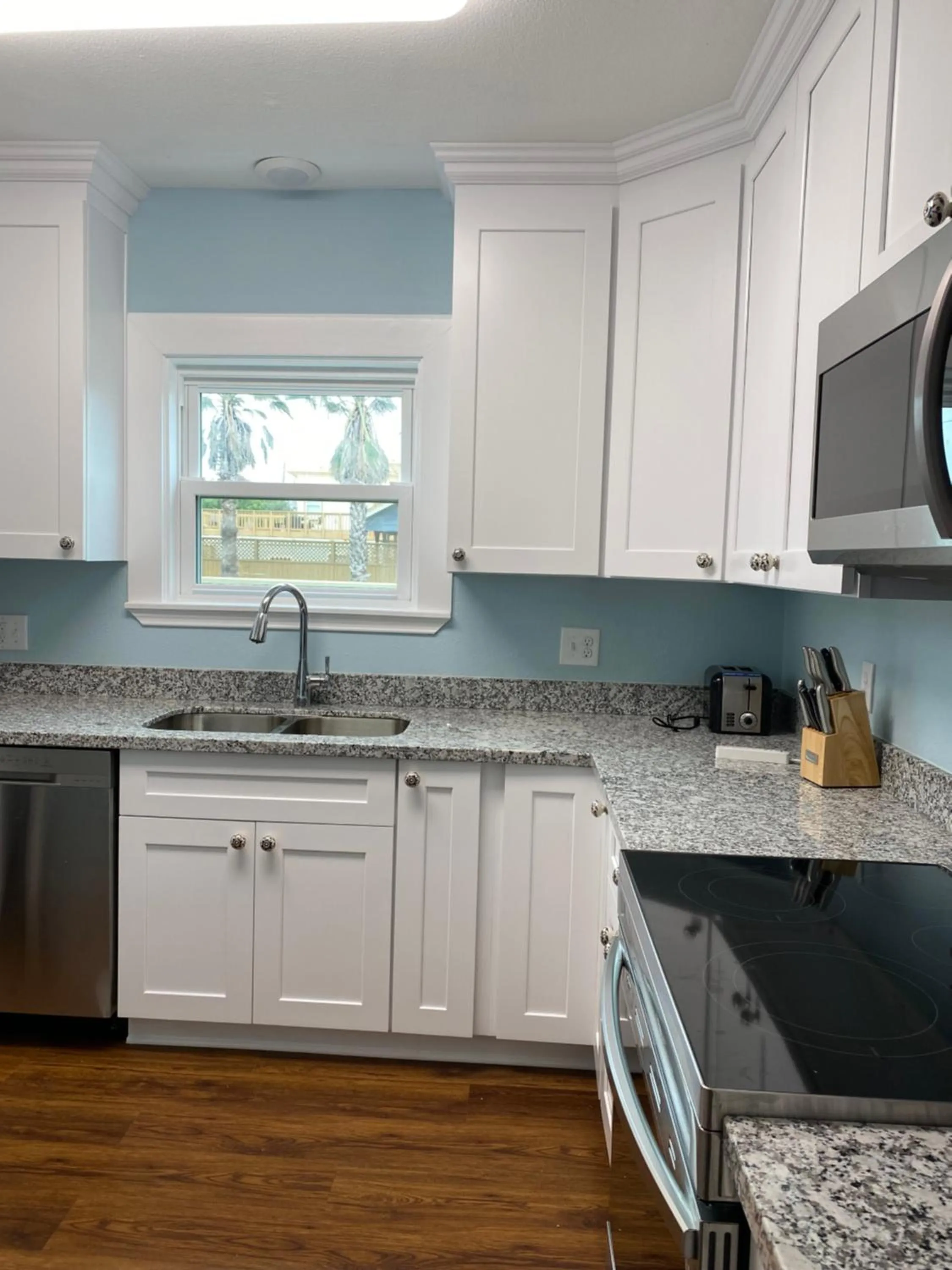 Kitchen or kitchenette in Ocean view, newly renovated home, central location, plenty of parkings