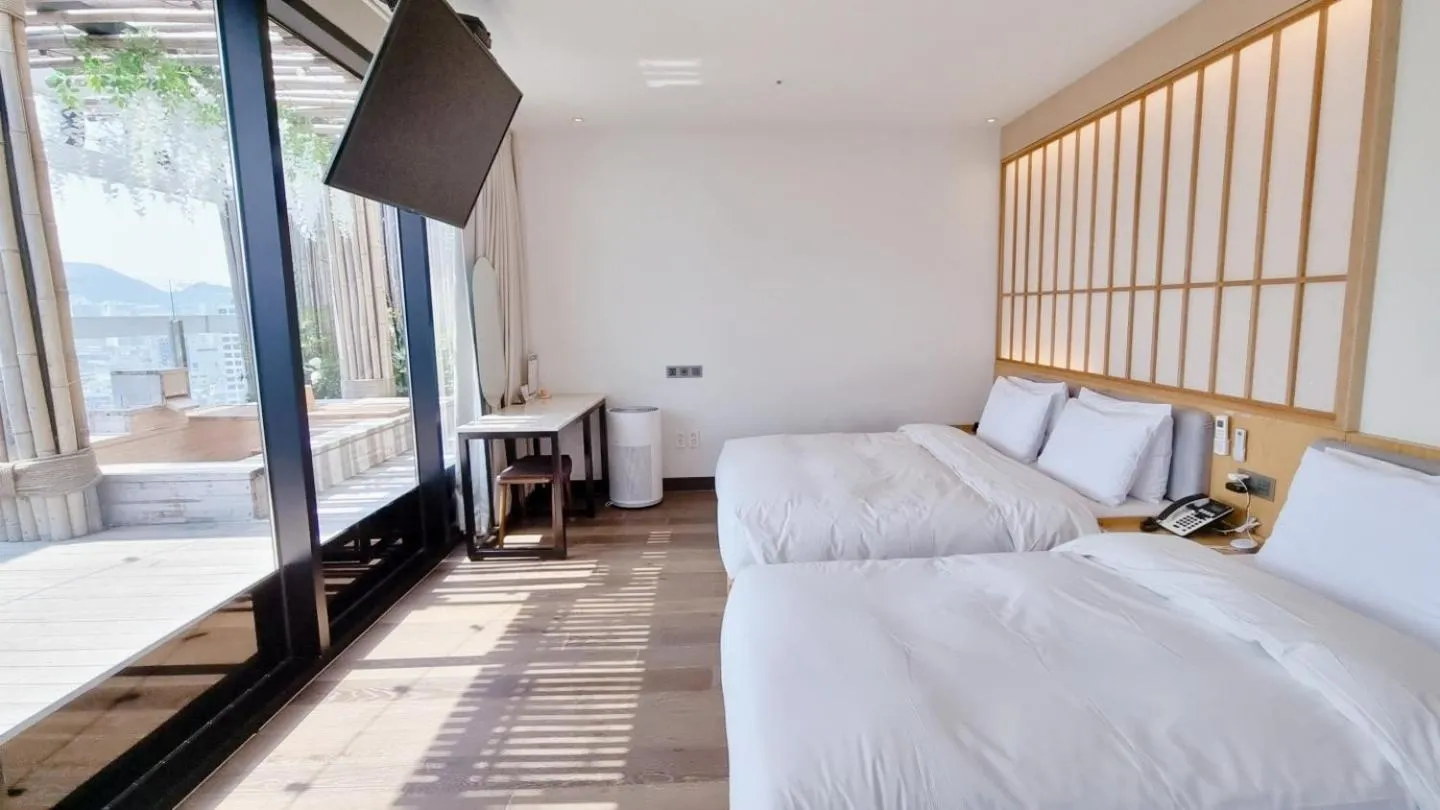 Bed in Gwanganli The Club Hotel