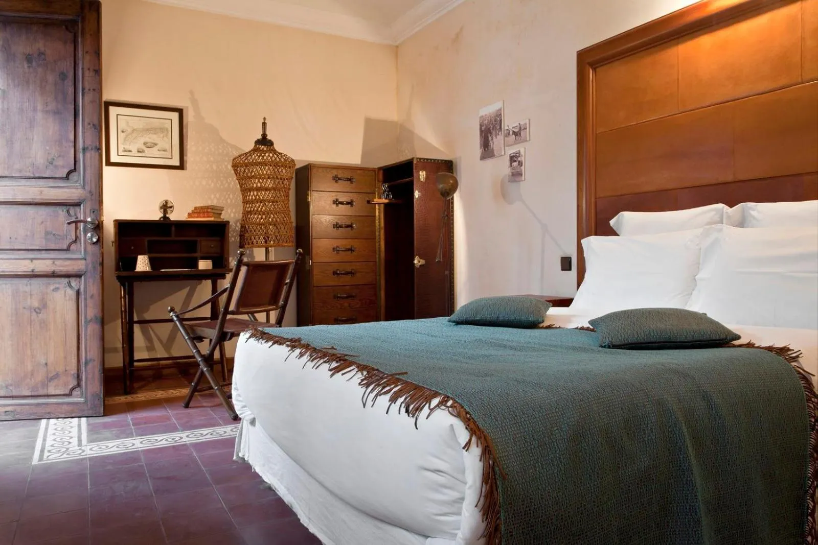 Photo of the whole room, Bed in Villa De L'Ô