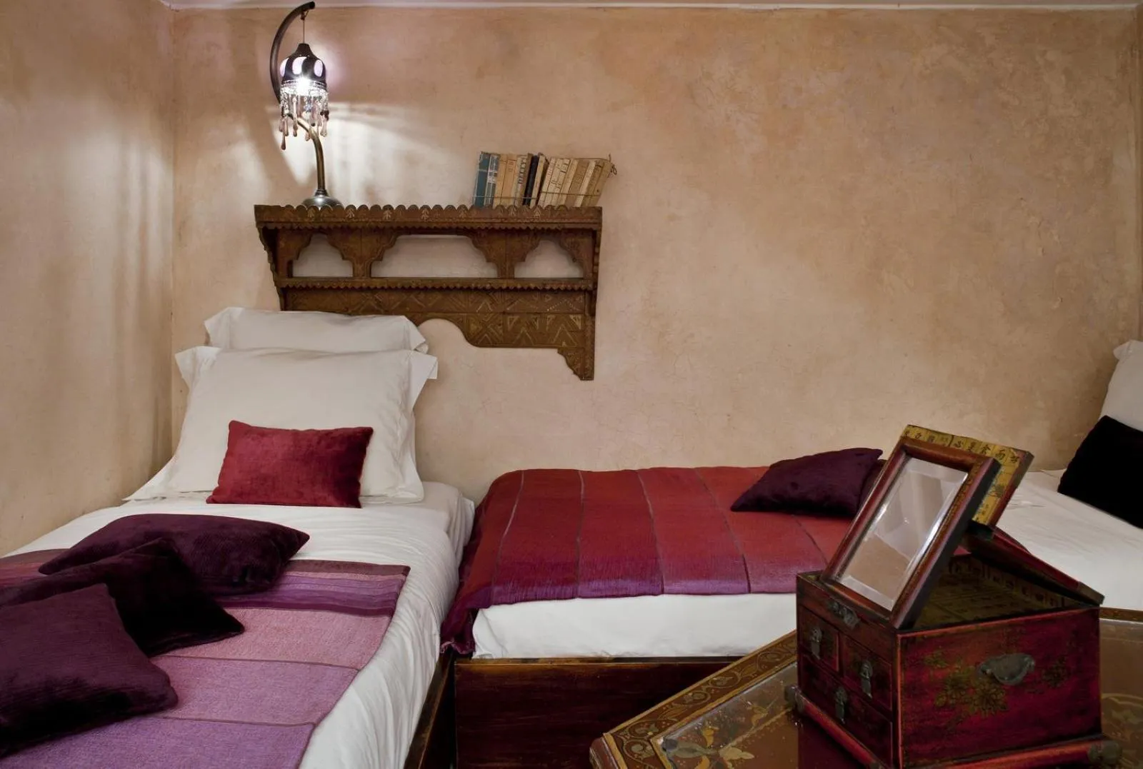 Photo of the whole room, Bed in Villa De L'Ô