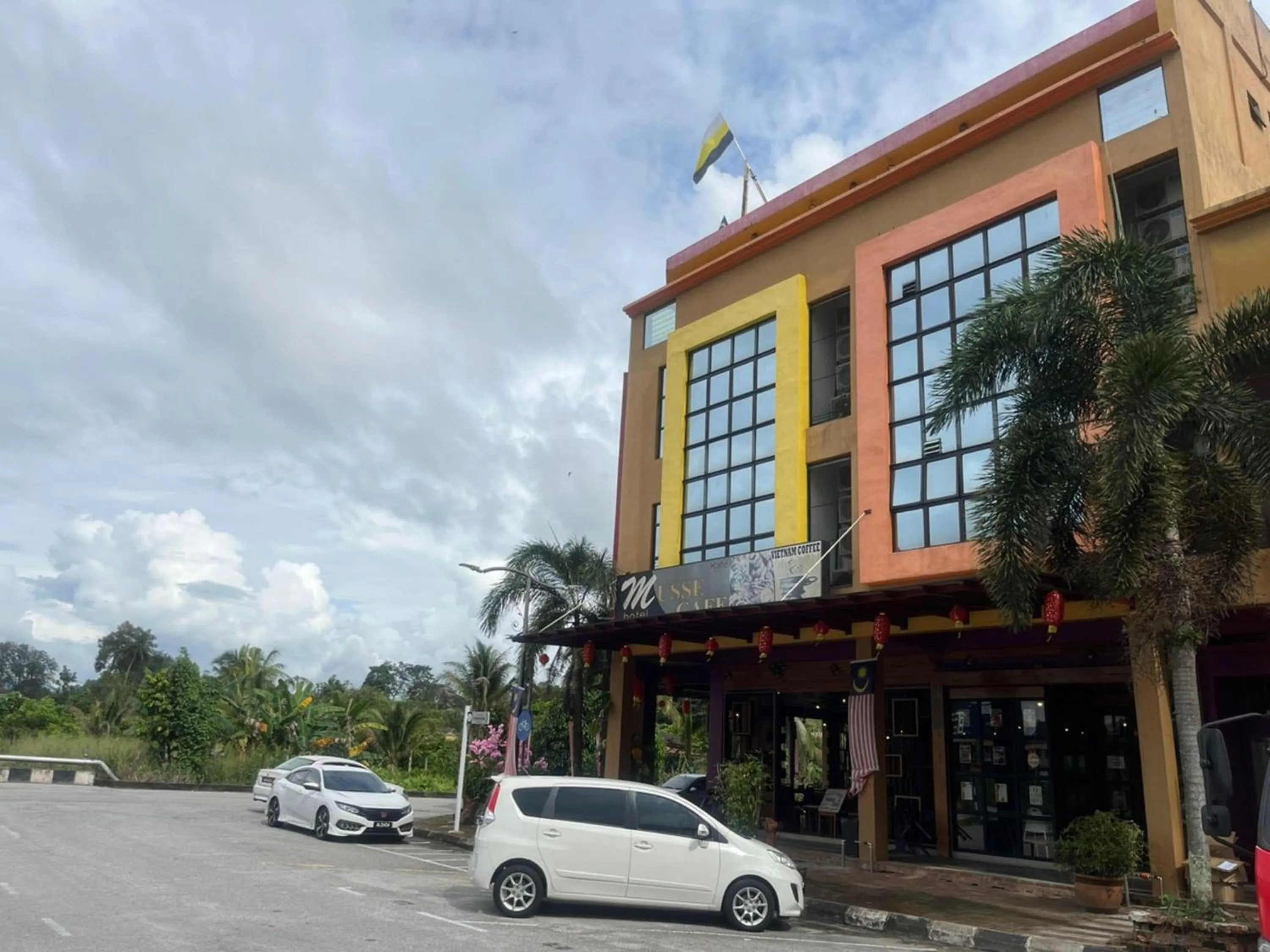 Facade/entrance in Capital O 89333 Musse Hotel