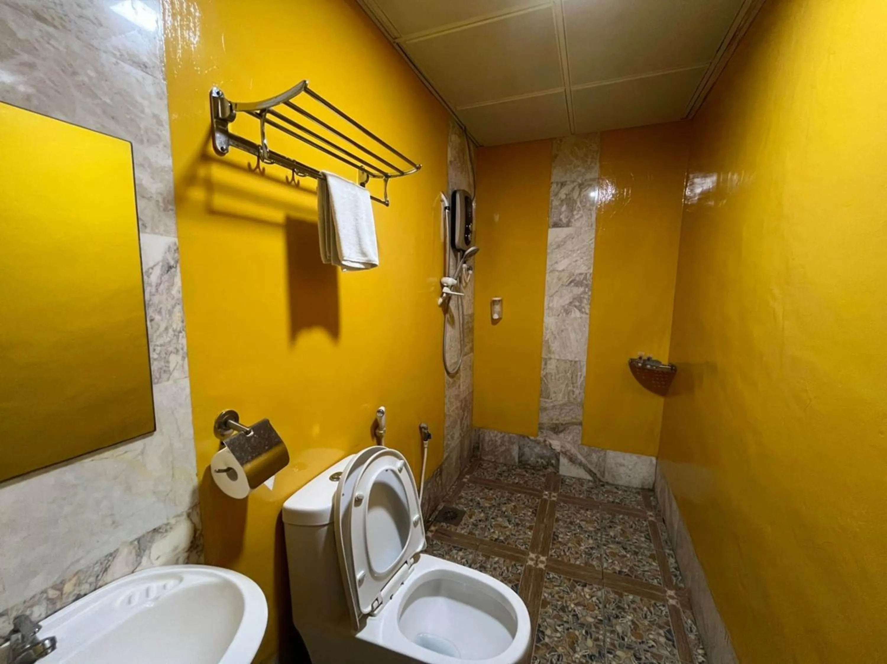 Bathroom in Capital O 89333 Musse Hotel