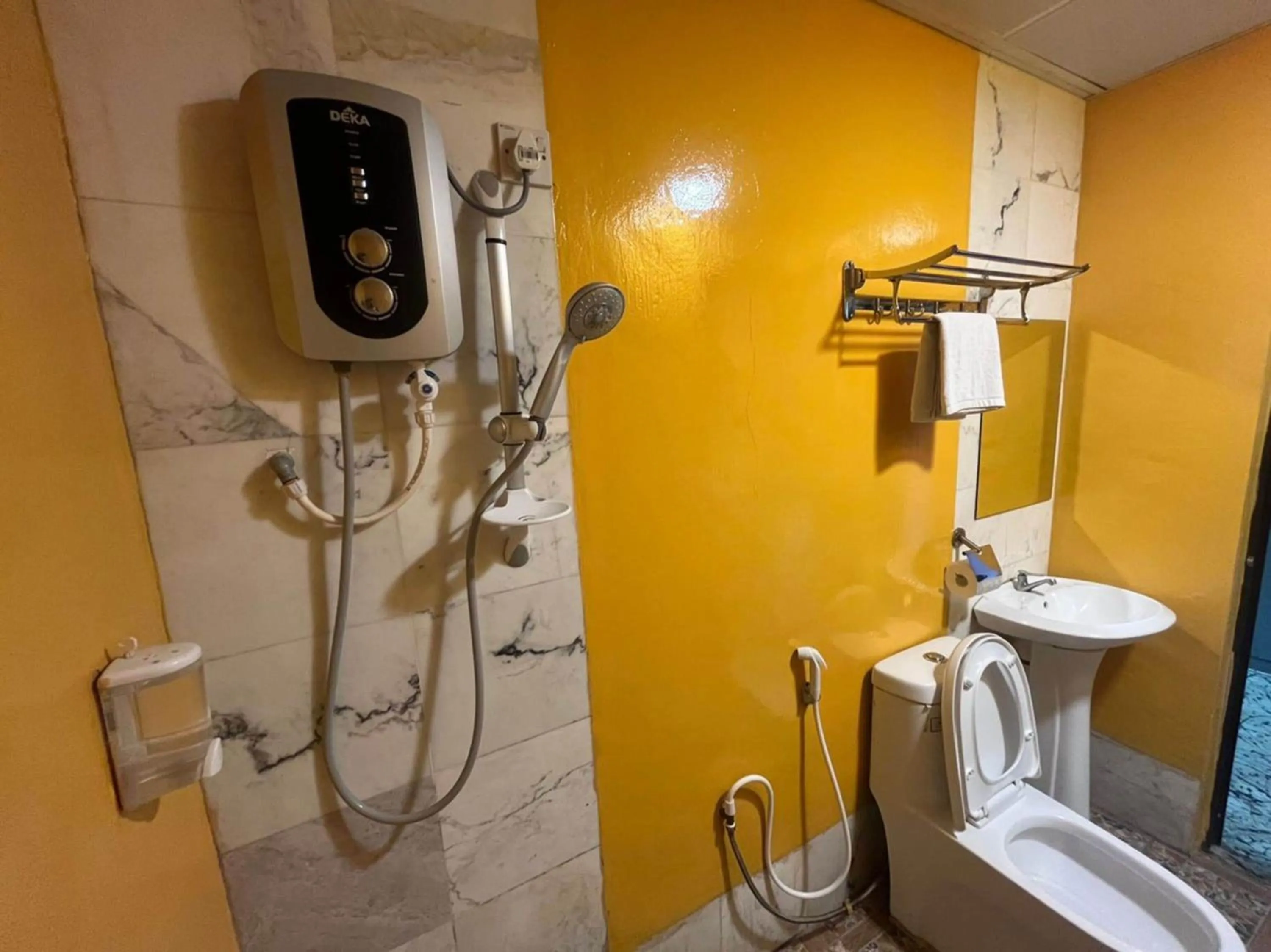 Bathroom in Capital O 89333 Musse Hotel