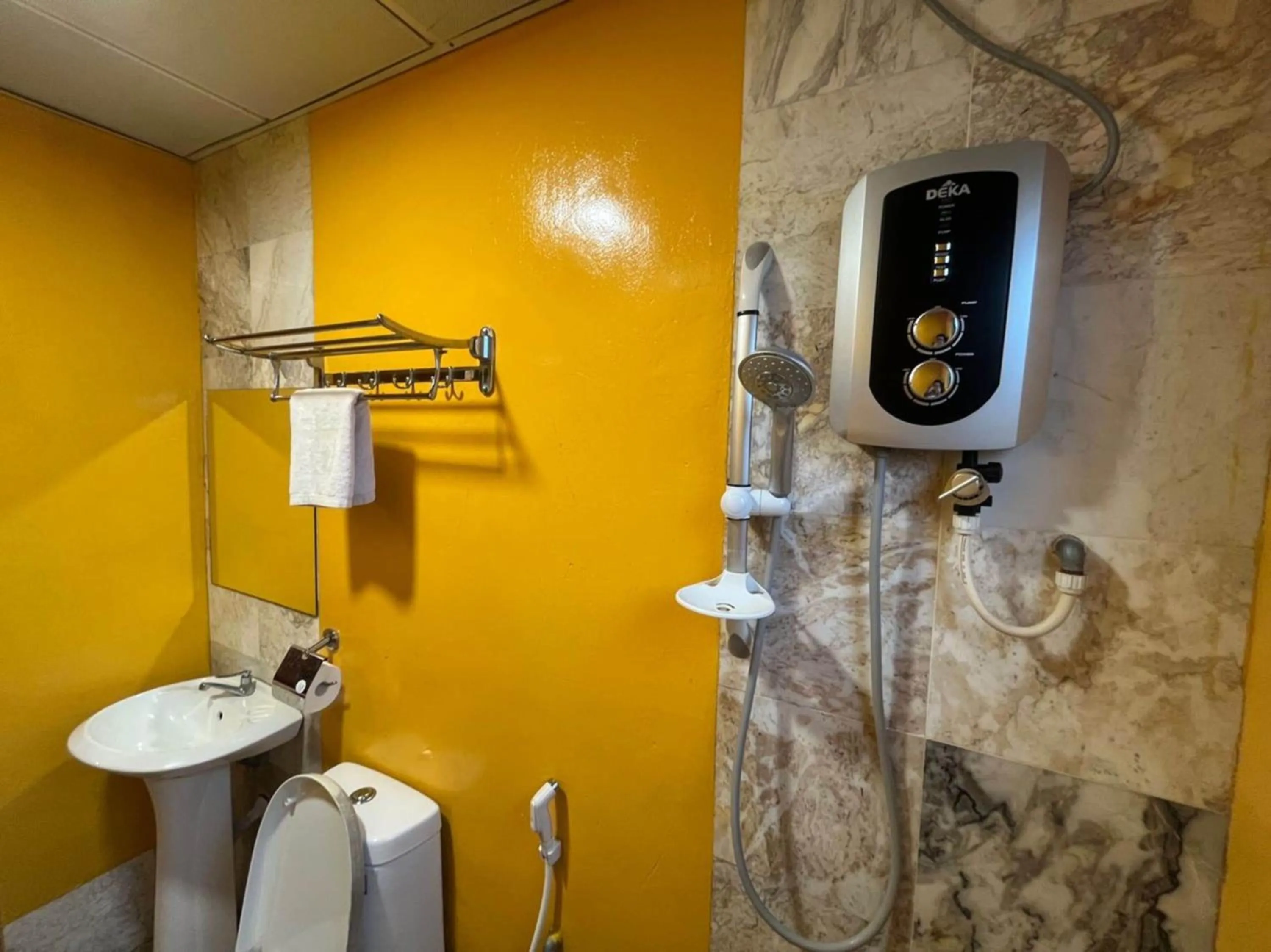 Bathroom in Capital O 89333 Musse Hotel