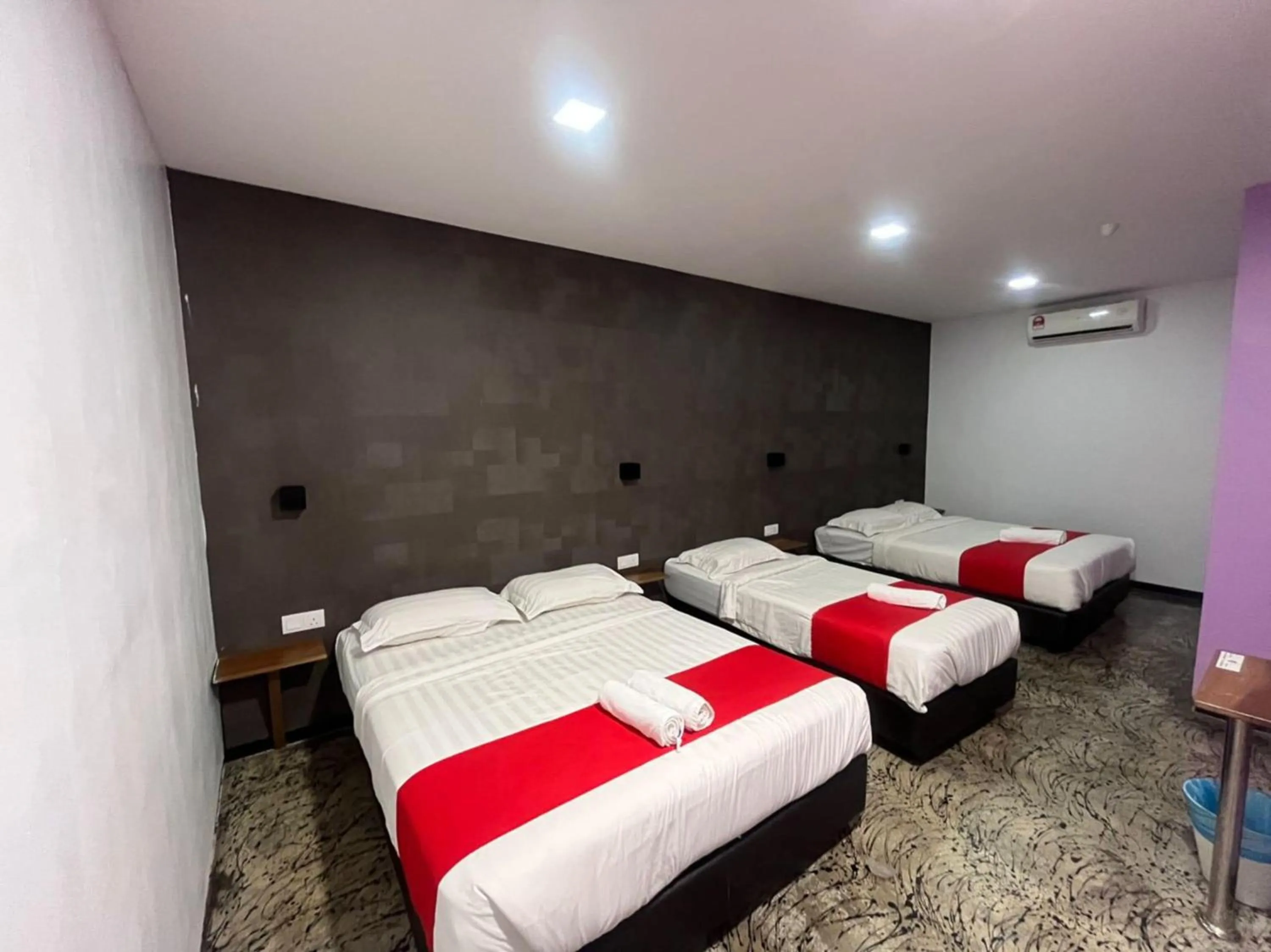 Bedroom in Capital O 89333 Musse Hotel