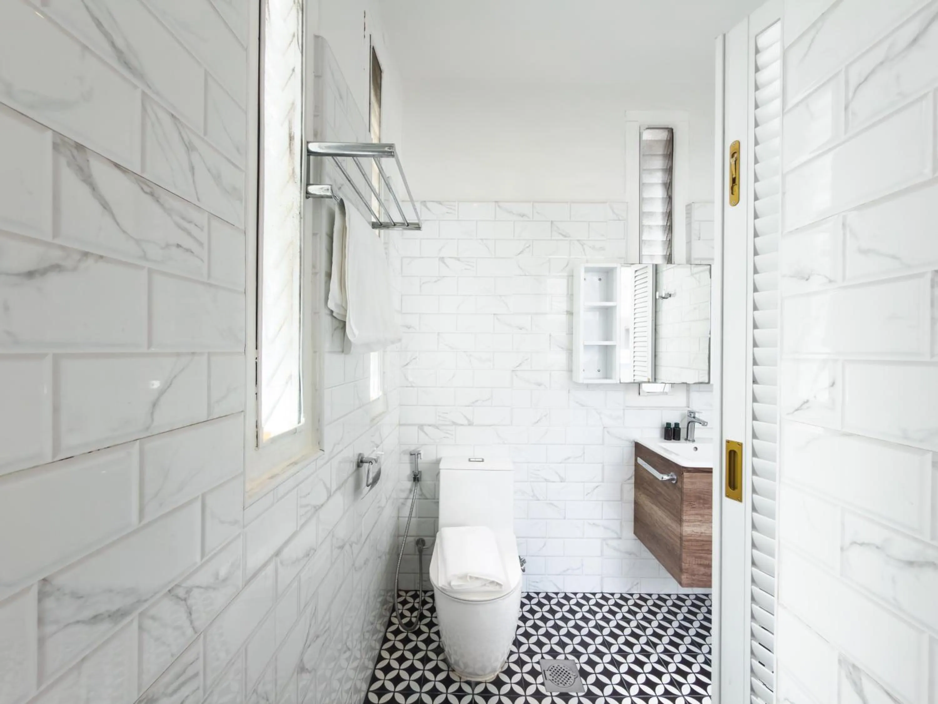 Shower in The White House - Serviced Residences by Cove & Belle Living