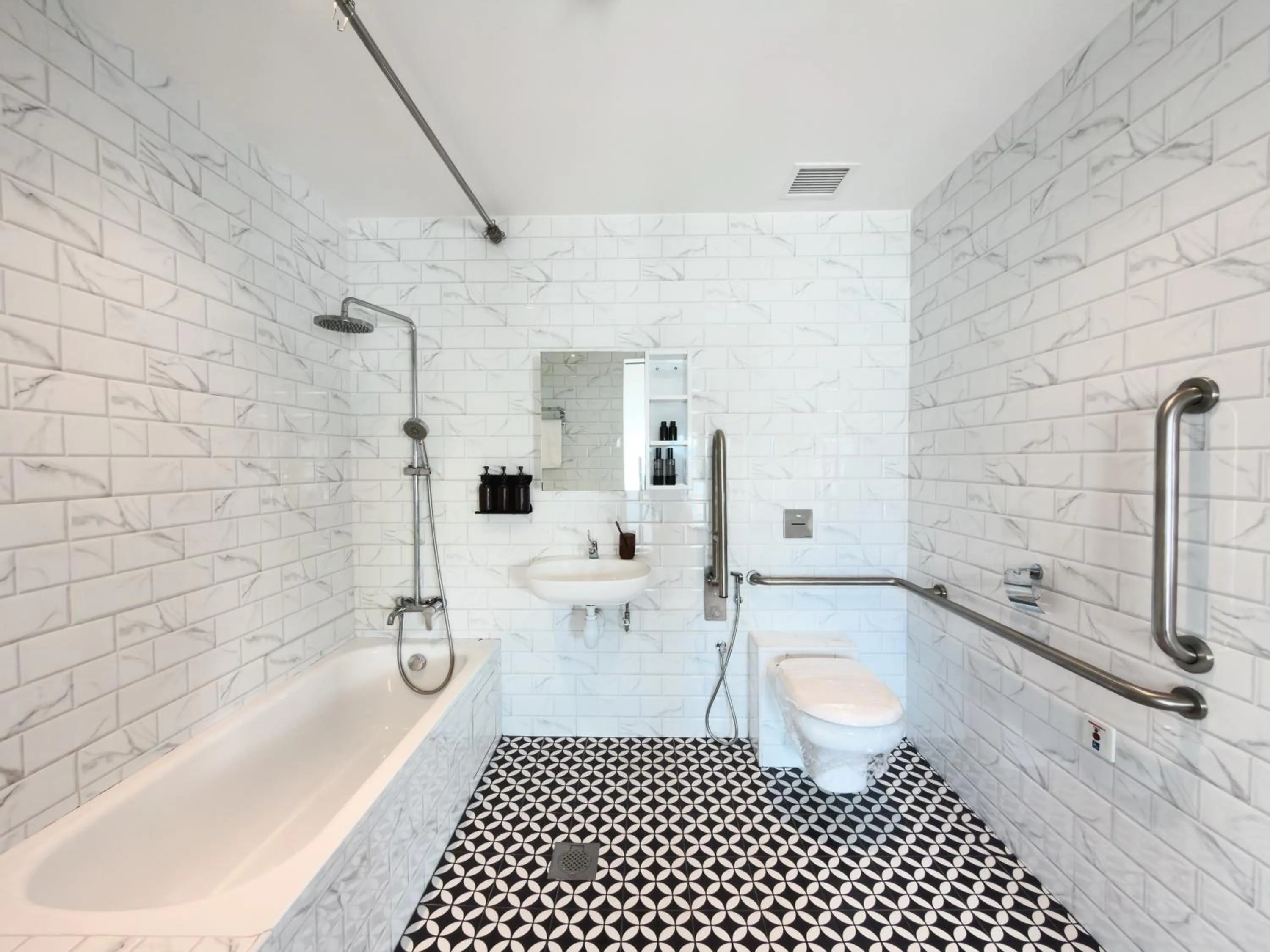Shower in The White House - Serviced Residences by Cove & Belle Living