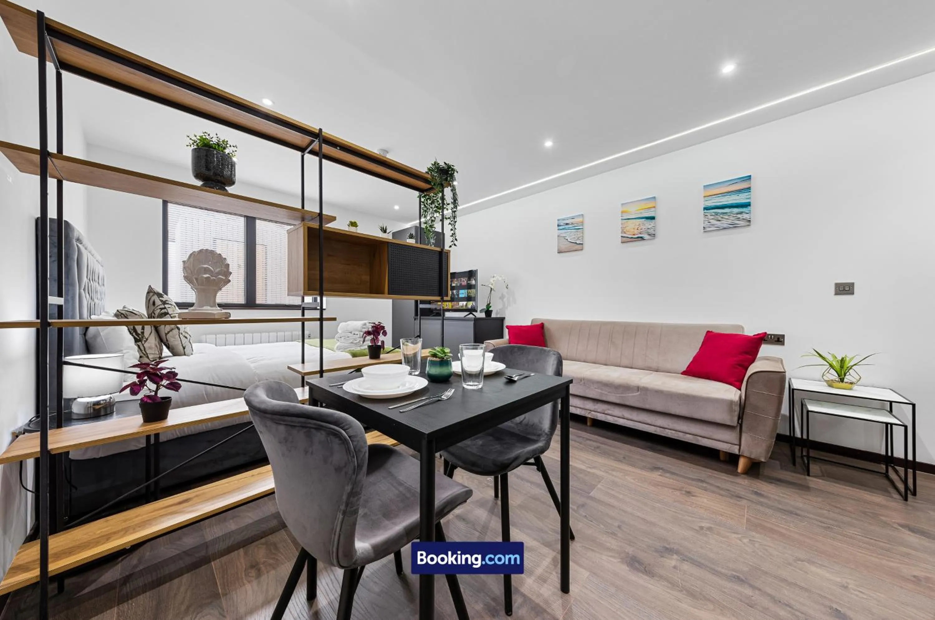 Living room in Stylish Studio Apt By Stay Smart Short Lets & Serviced Accommodation Woodstock With Free WiFi