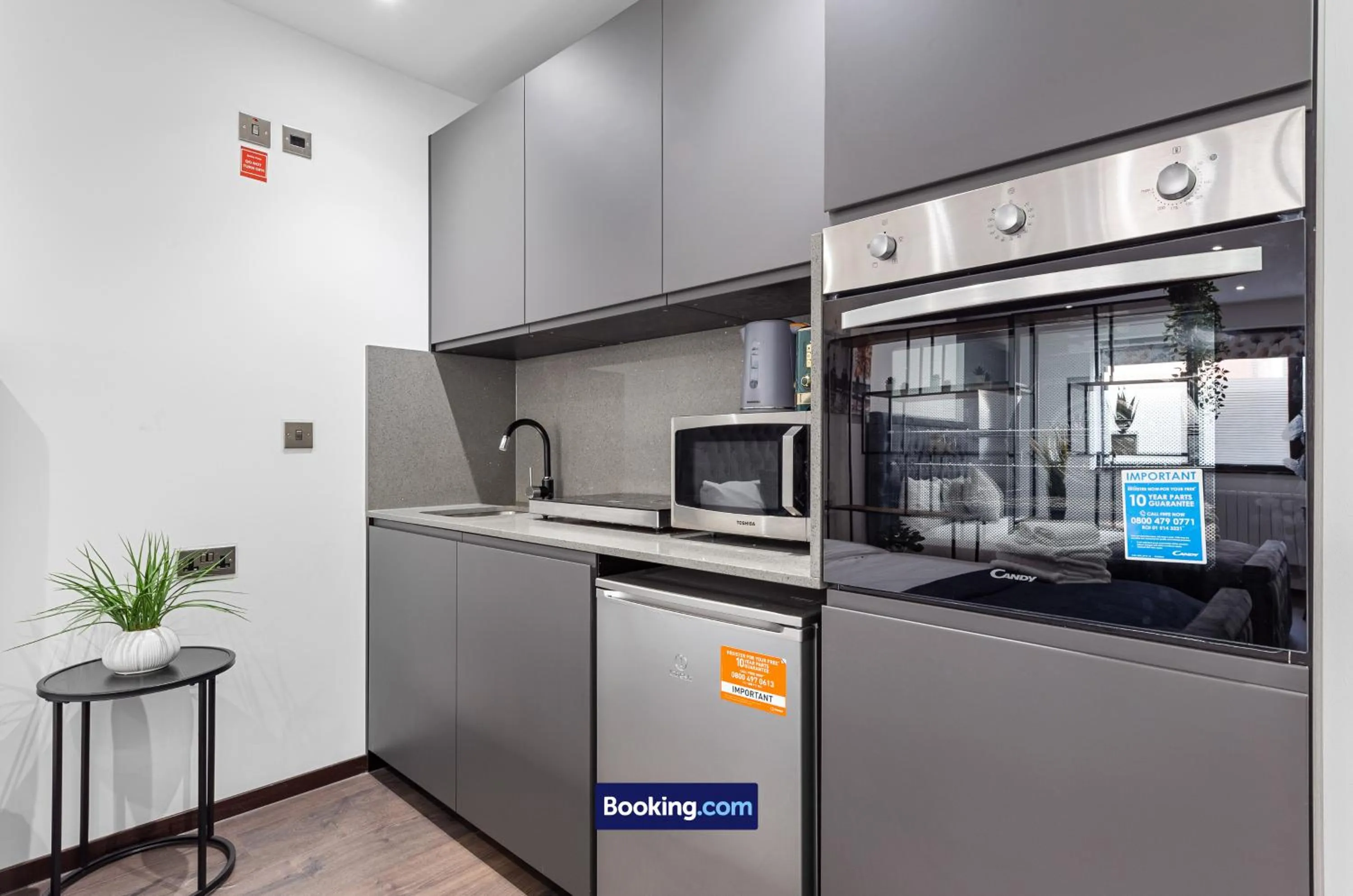 Kitchen or kitchenette in Stylish Studio Apt By Stay Smart Short Lets & Serviced Accommodation Woodstock With Free WiFi