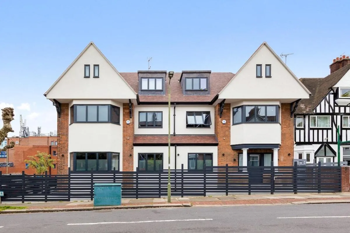 Studio Apartment in Stylish Studio Apt By Stay Smart Short Lets & Serviced Accommodation Woodstock With Free WiFi