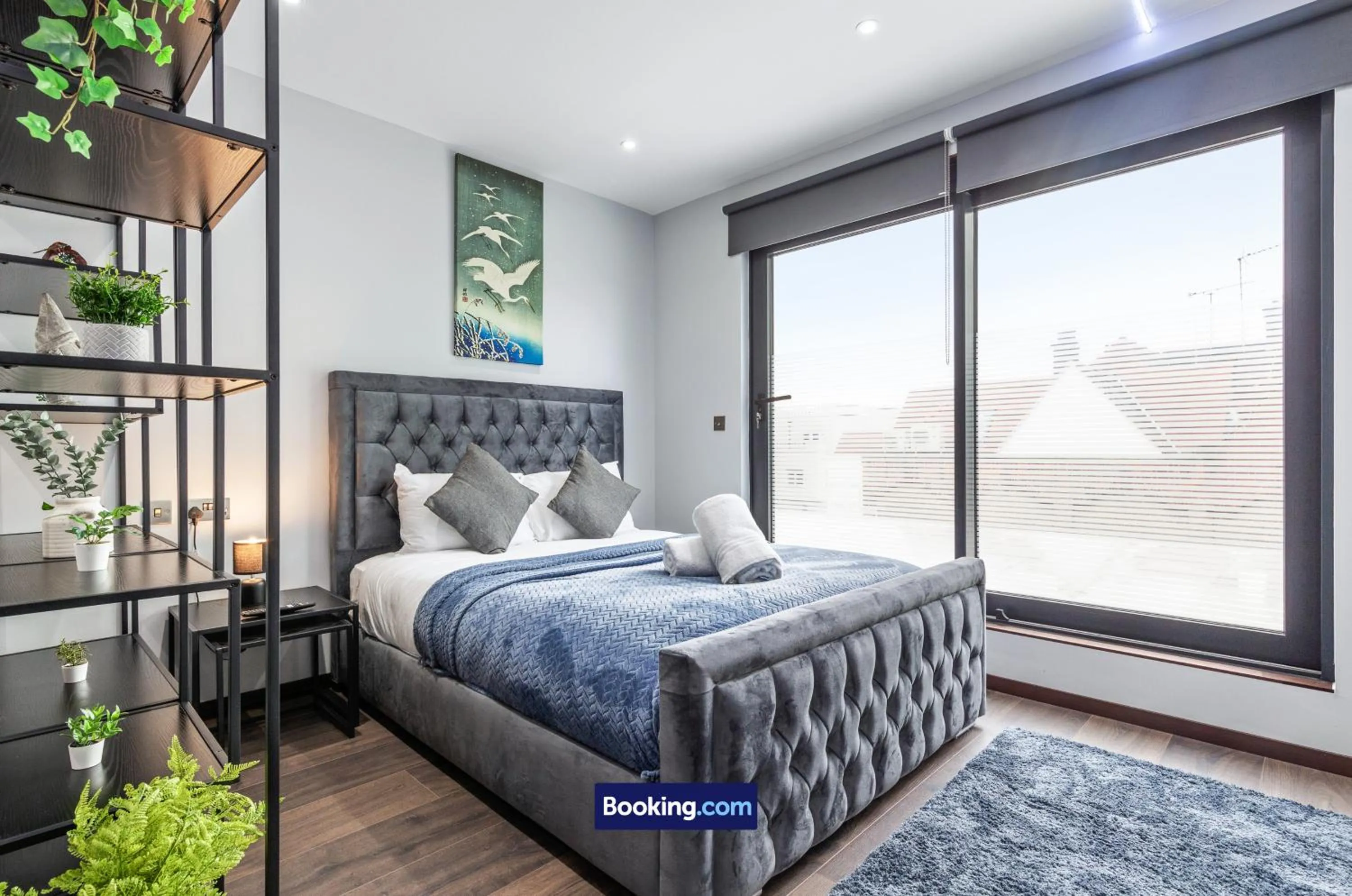 Bed in Stylish Studio Apt By Stay Smart Short Lets & Serviced Accommodation Woodstock With Free WiFi