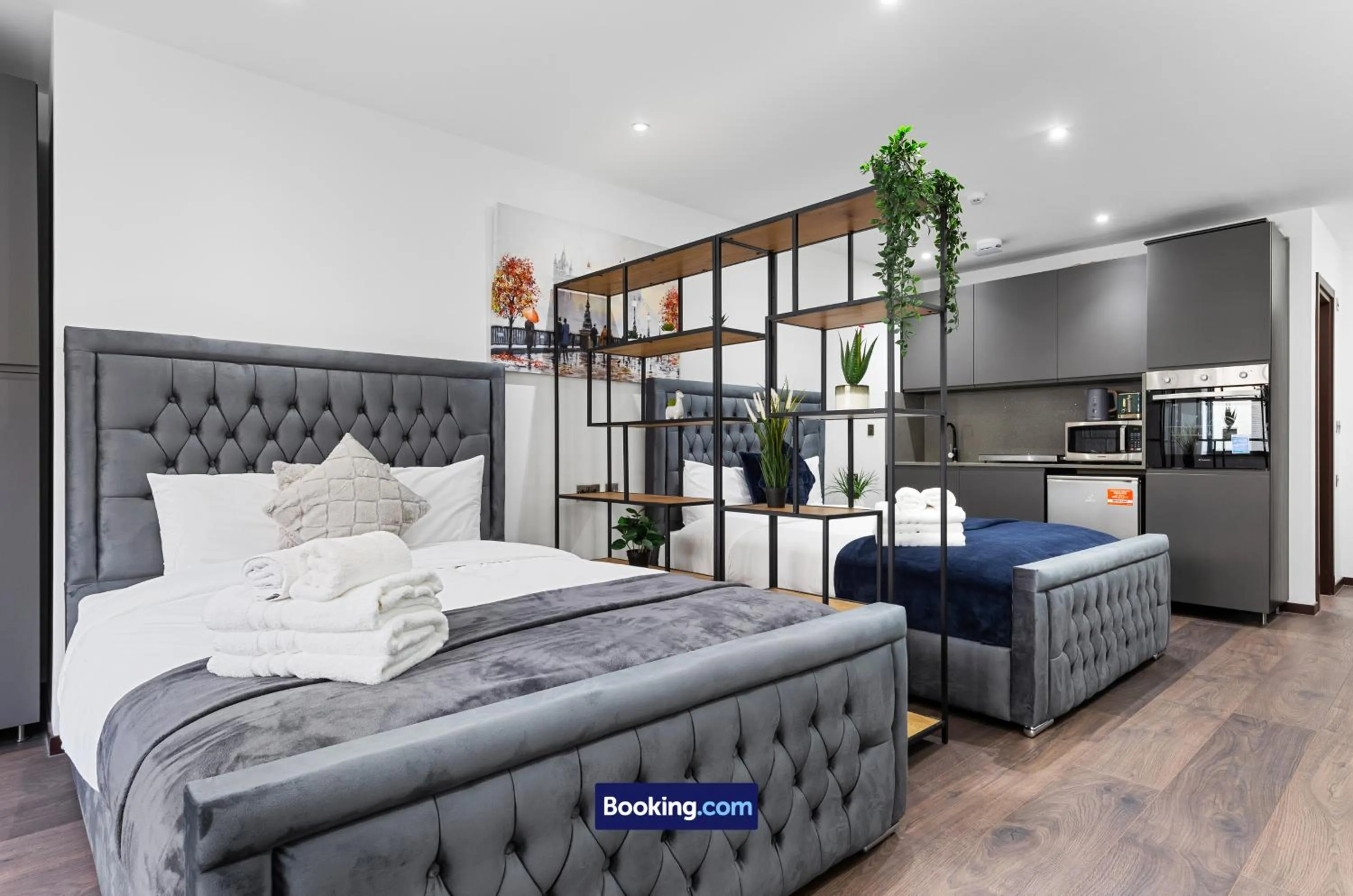 Bed in Stylish Studio Apt By Stay Smart Short Lets & Serviced Accommodation Woodstock With Free WiFi