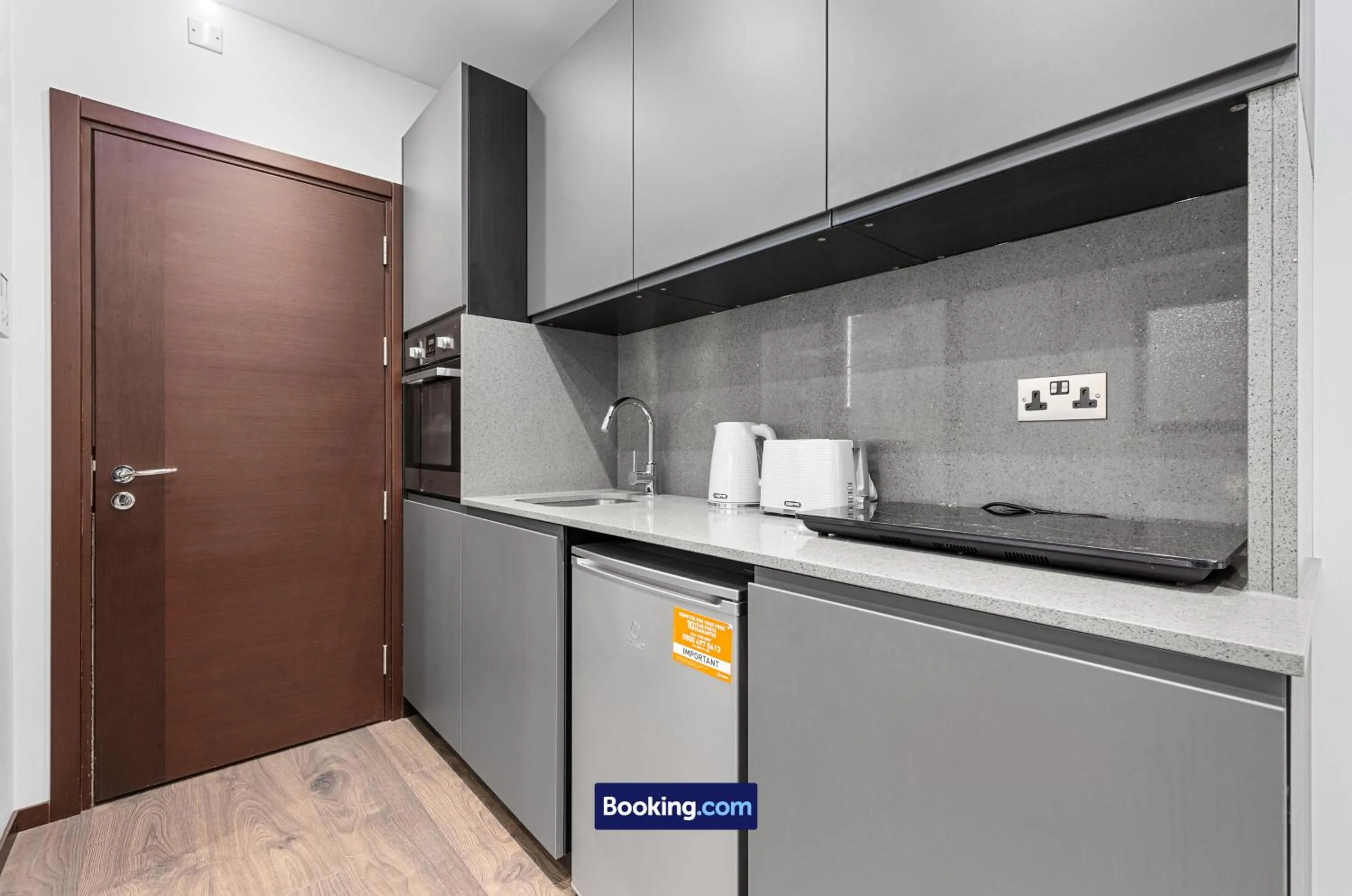 Kitchen or kitchenette in Stylish Studio Apt By Stay Smart Short Lets & Serviced Accommodation Woodstock With Free WiFi