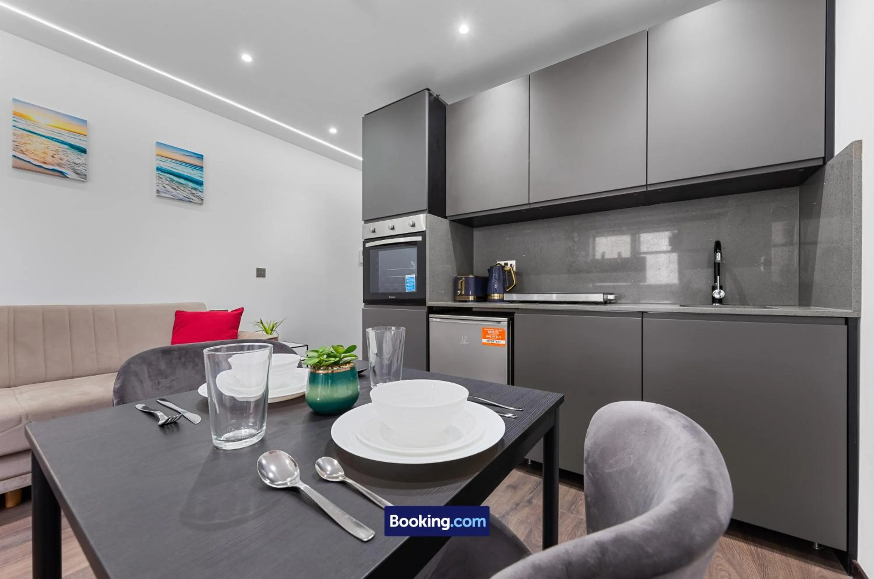 Kitchen or kitchenette in Stylish Studio Apt By Stay Smart Short Lets & Serviced Accommodation Woodstock With Free WiFi