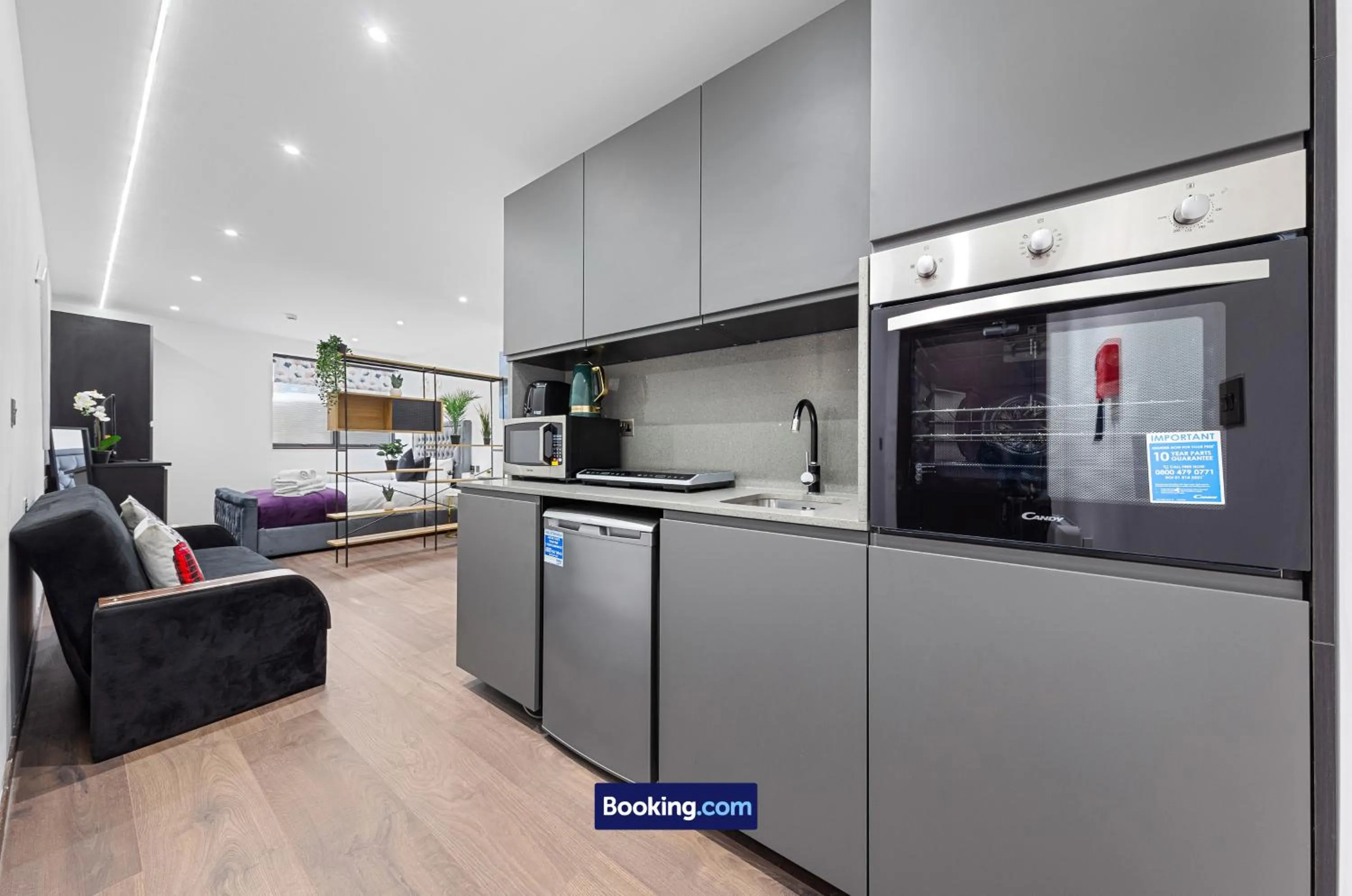 Kitchen or kitchenette in Stylish Studio Apt By Stay Smart Short Lets & Serviced Accommodation Woodstock With Free WiFi