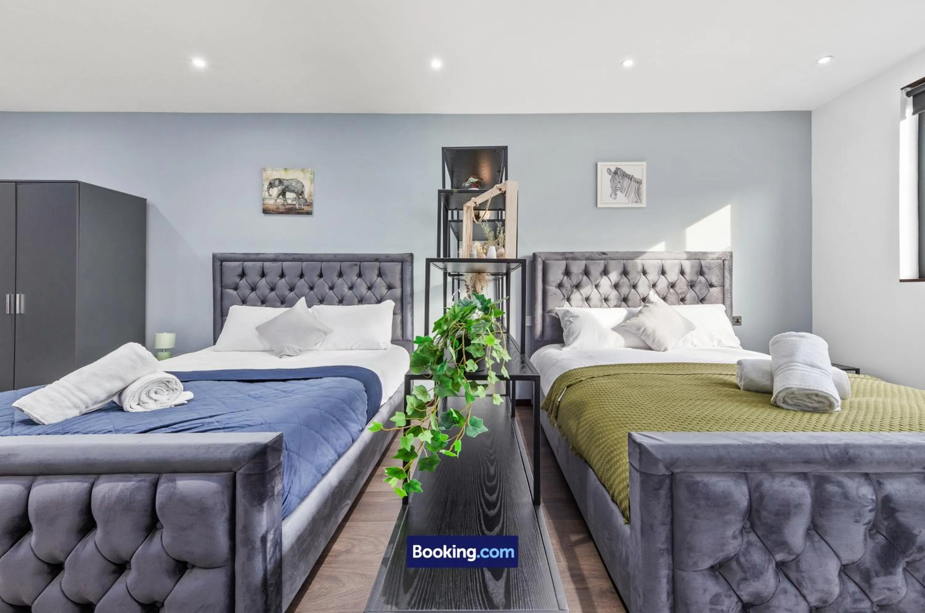 Bed in Stylish Studio Apt By Stay Smart Short Lets & Serviced Accommodation Woodstock With Free WiFi