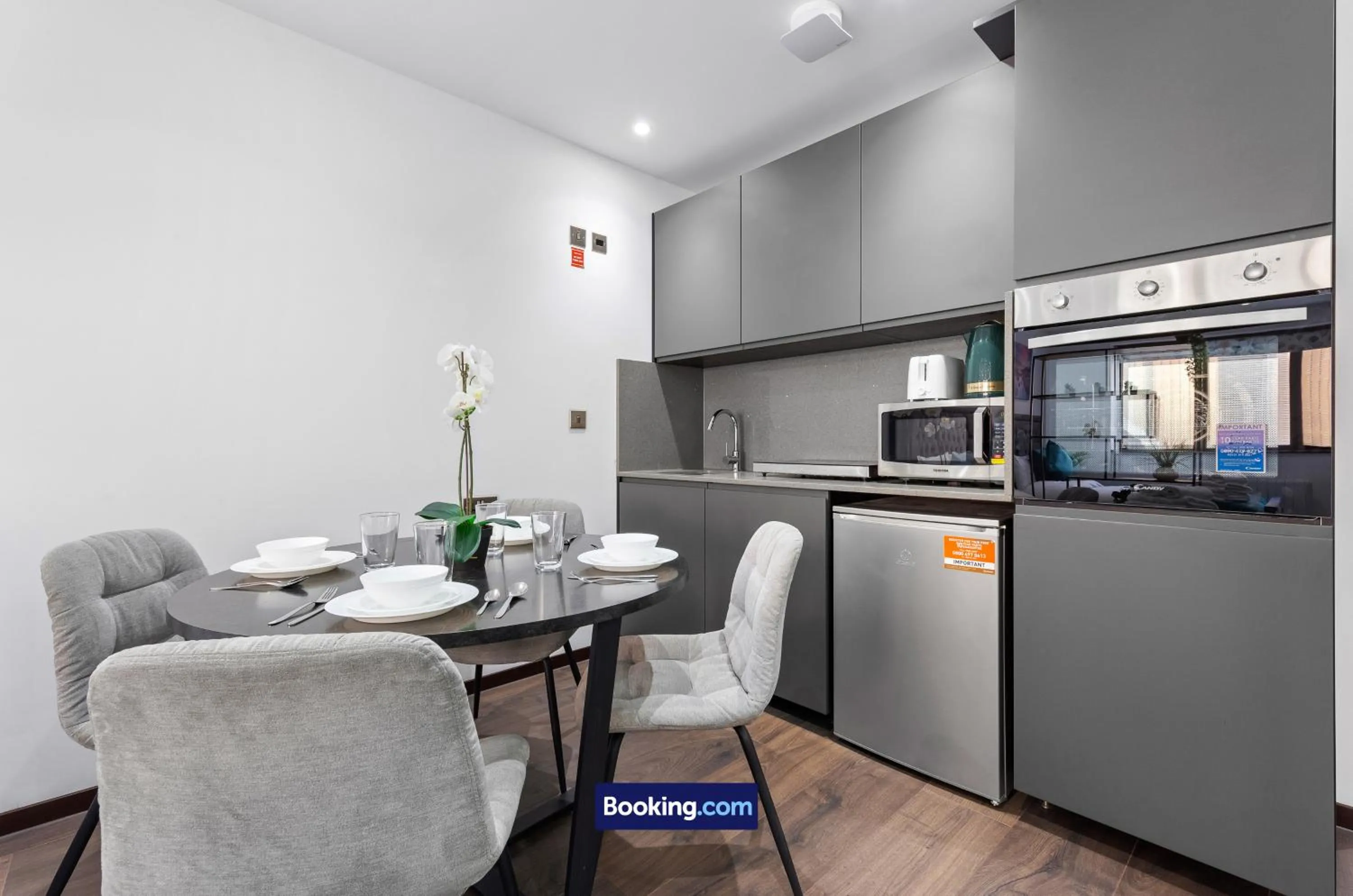 Kitchen or kitchenette in Stylish Studio Apt By Stay Smart Short Lets & Serviced Accommodation Woodstock With Free WiFi