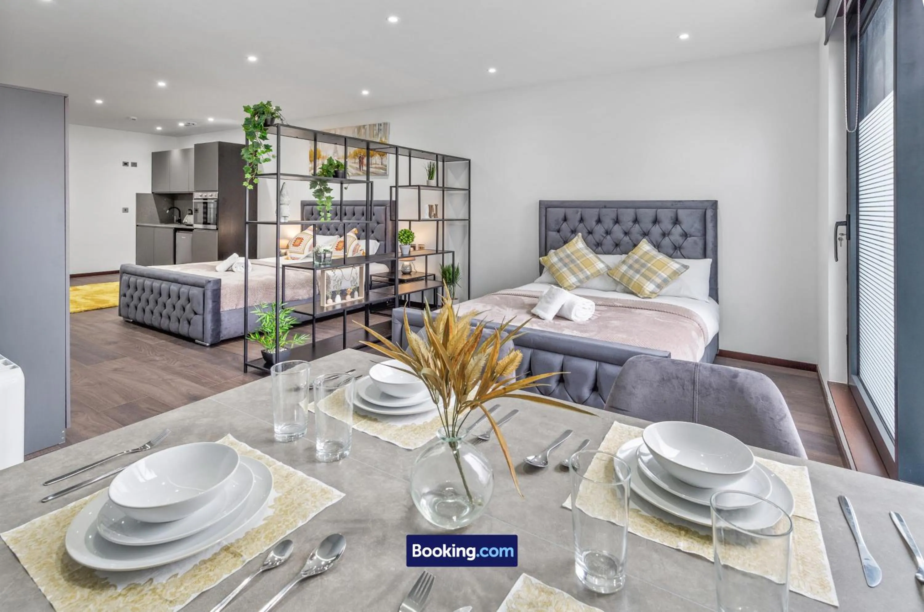 Kitchen or kitchenette, Bed in Stylish Studio Apt By Stay Smart Short Lets & Serviced Accommodation Woodstock With Free WiFi