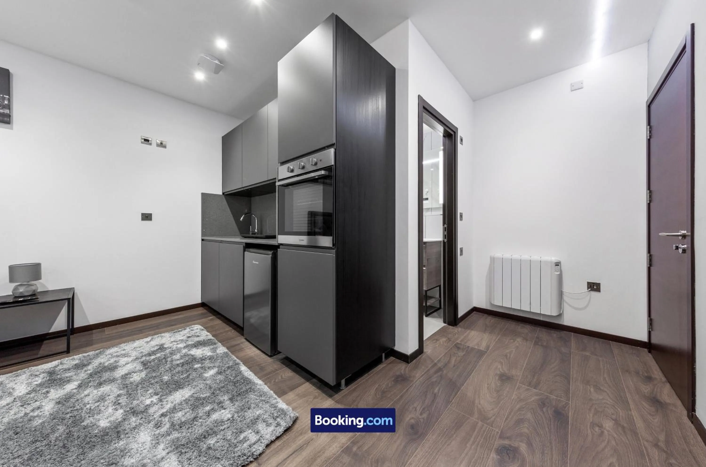 Kitchen or kitchenette in Stylish Studio Apt By Stay Smart Short Lets & Serviced Accommodation Woodstock With Free WiFi