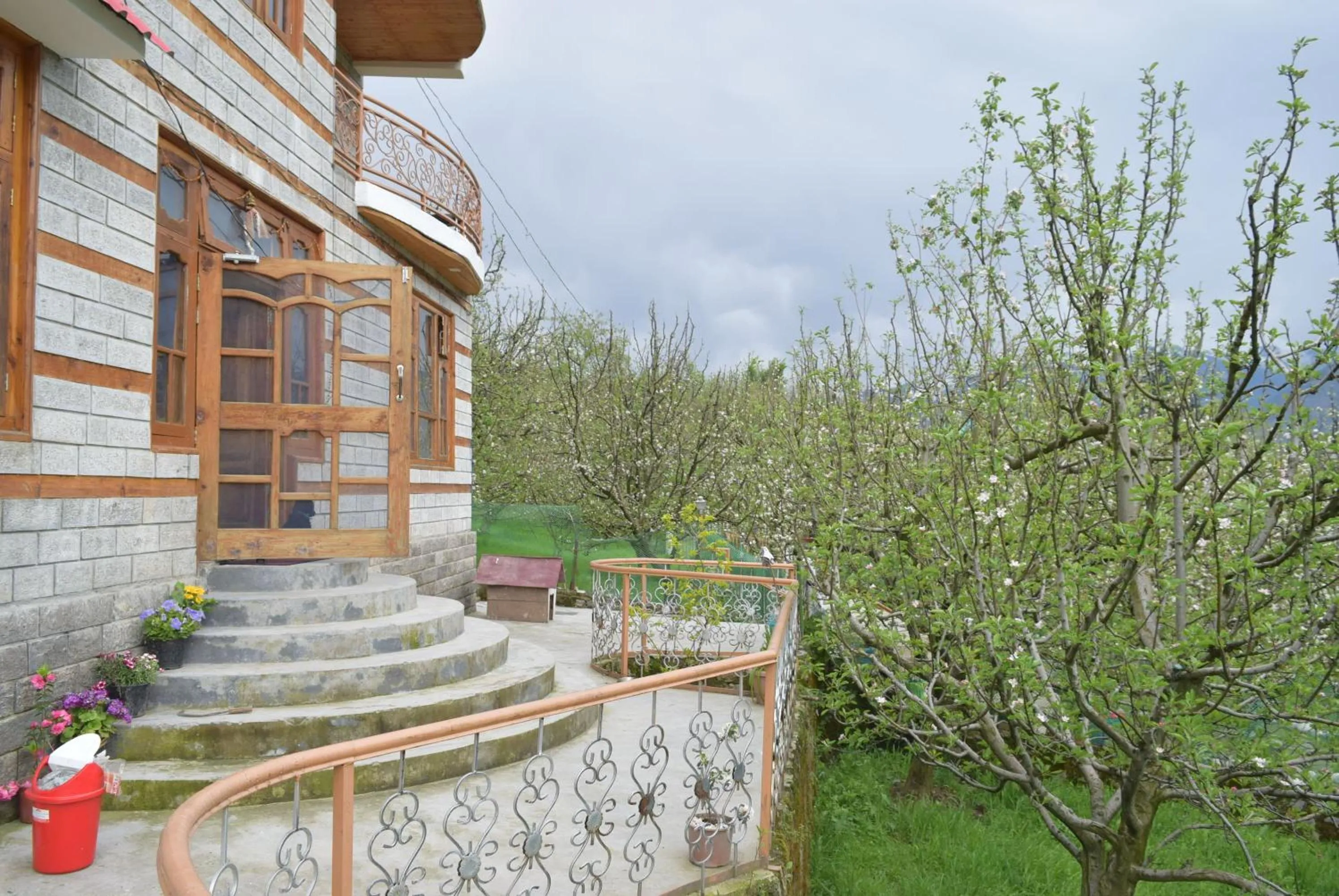 Facade/entrance in Shepherd Inn the Hill