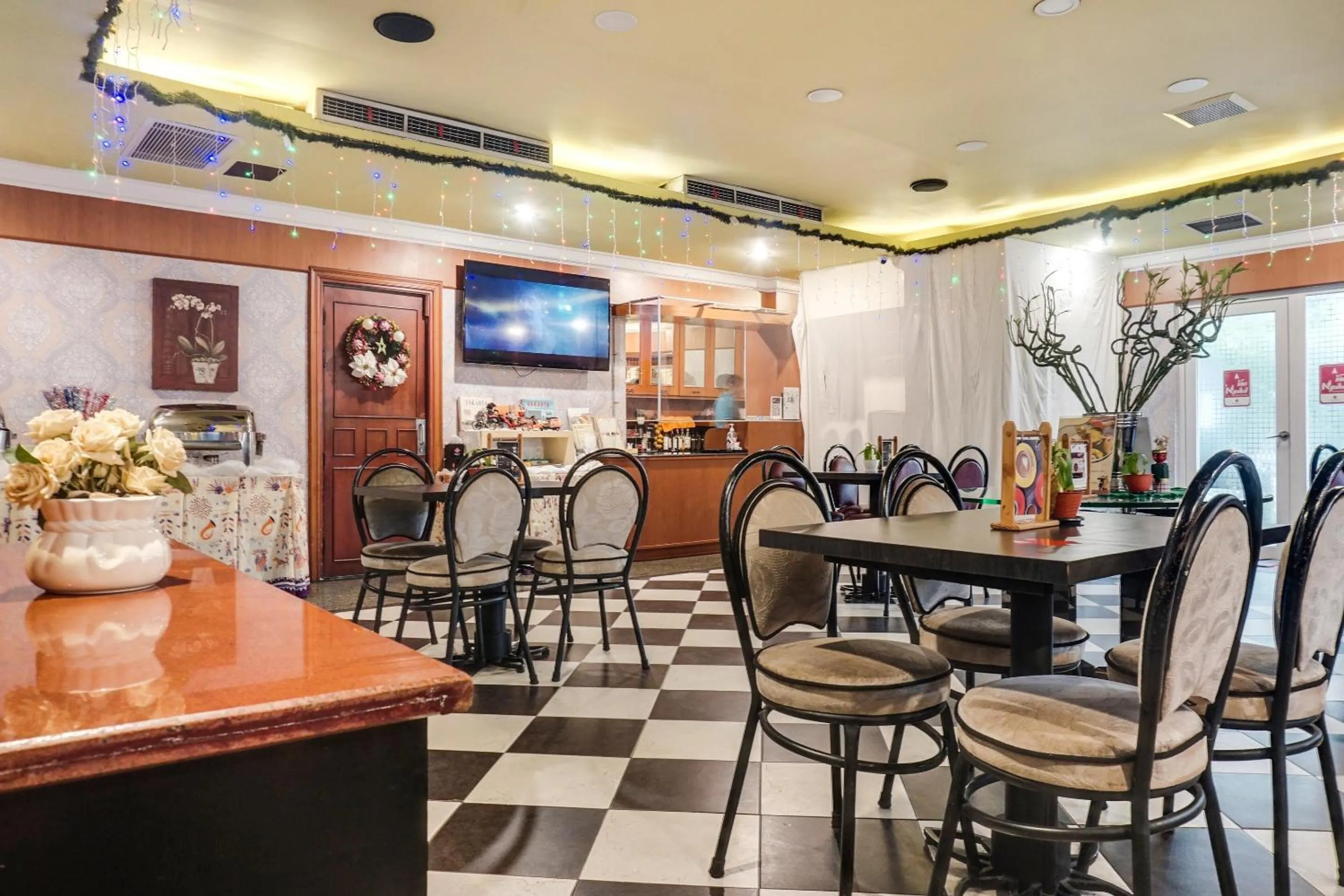 Restaurant/places to eat in Townhouse OAK Bi Executive