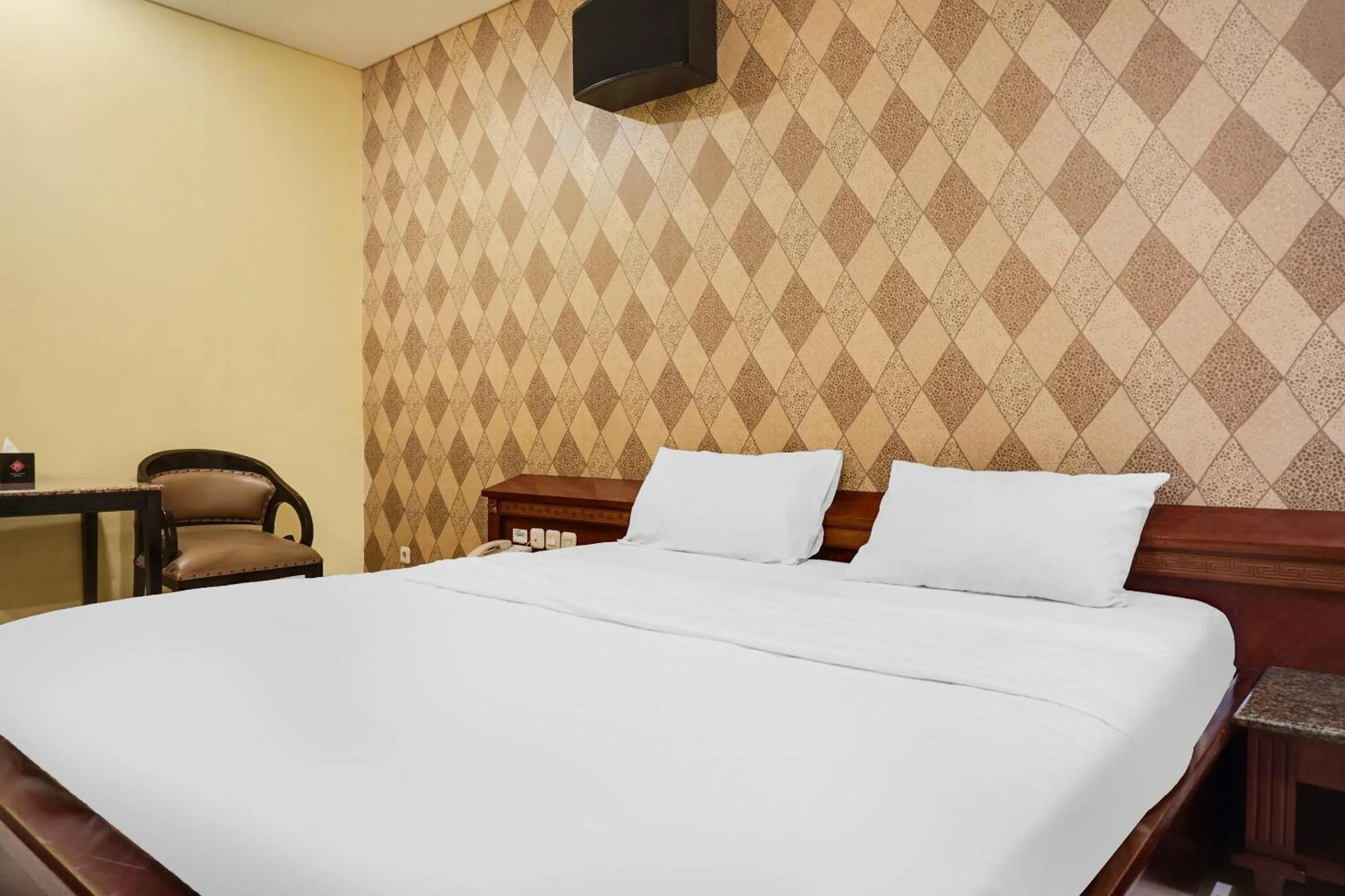 Bedroom, Bed in Townhouse OAK Bi Executive