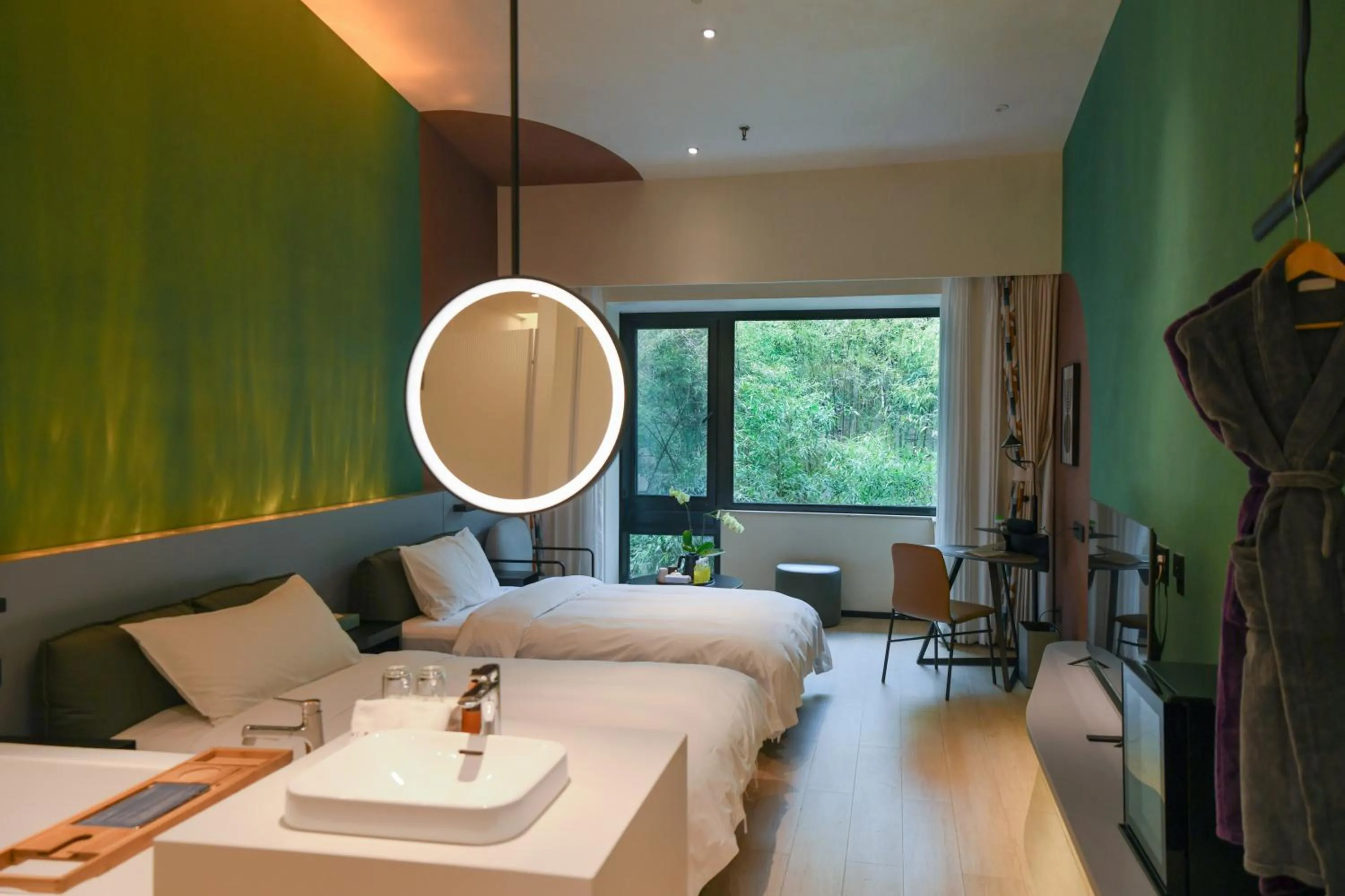 Photo of the whole room, Bed in Zhi Resort Beijing&Peafowl Garden&Breakfast with Deer&Private Hot Spring&50 Meter Swimming Pool&Free Coffee&Close to Olympic Forest Park