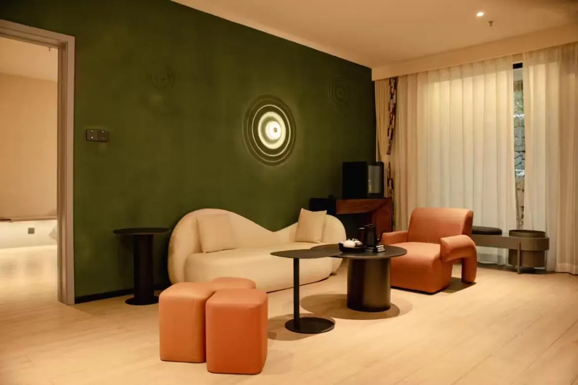 Living room in Zhi Resort Beijing&Peafowl Garden&Breakfast with Deer&Private Hot Spring&50 Meter Swimming Pool&Free Coffee&Close to Olympic Forest Park