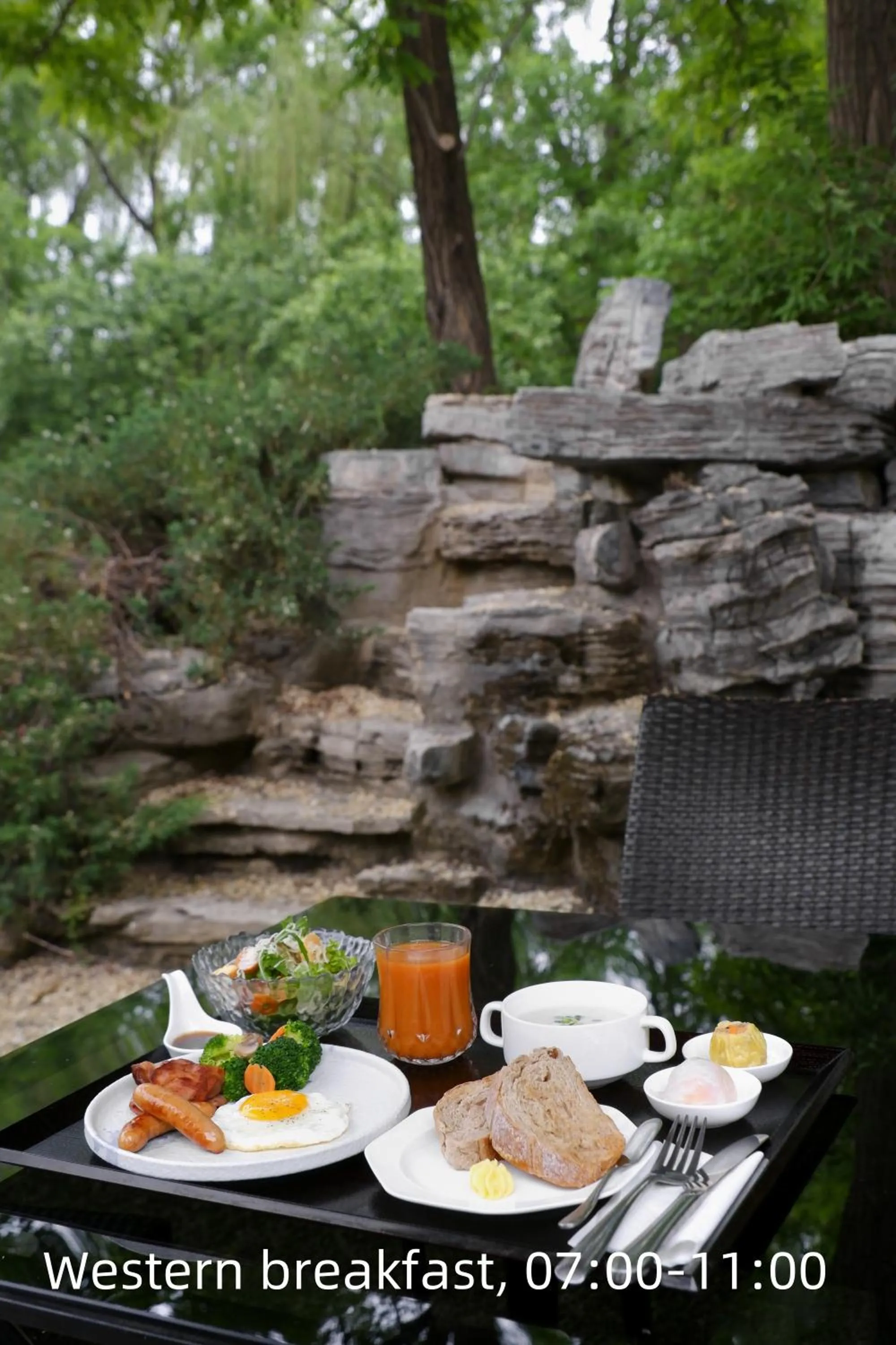 Food and drinks in Zhi Resort Beijing&Peafowl Garden&Breakfast with Deer&Private Hot Spring&50 Meter Swimming Pool&Free Coffee&Close to Olympic Forest Park