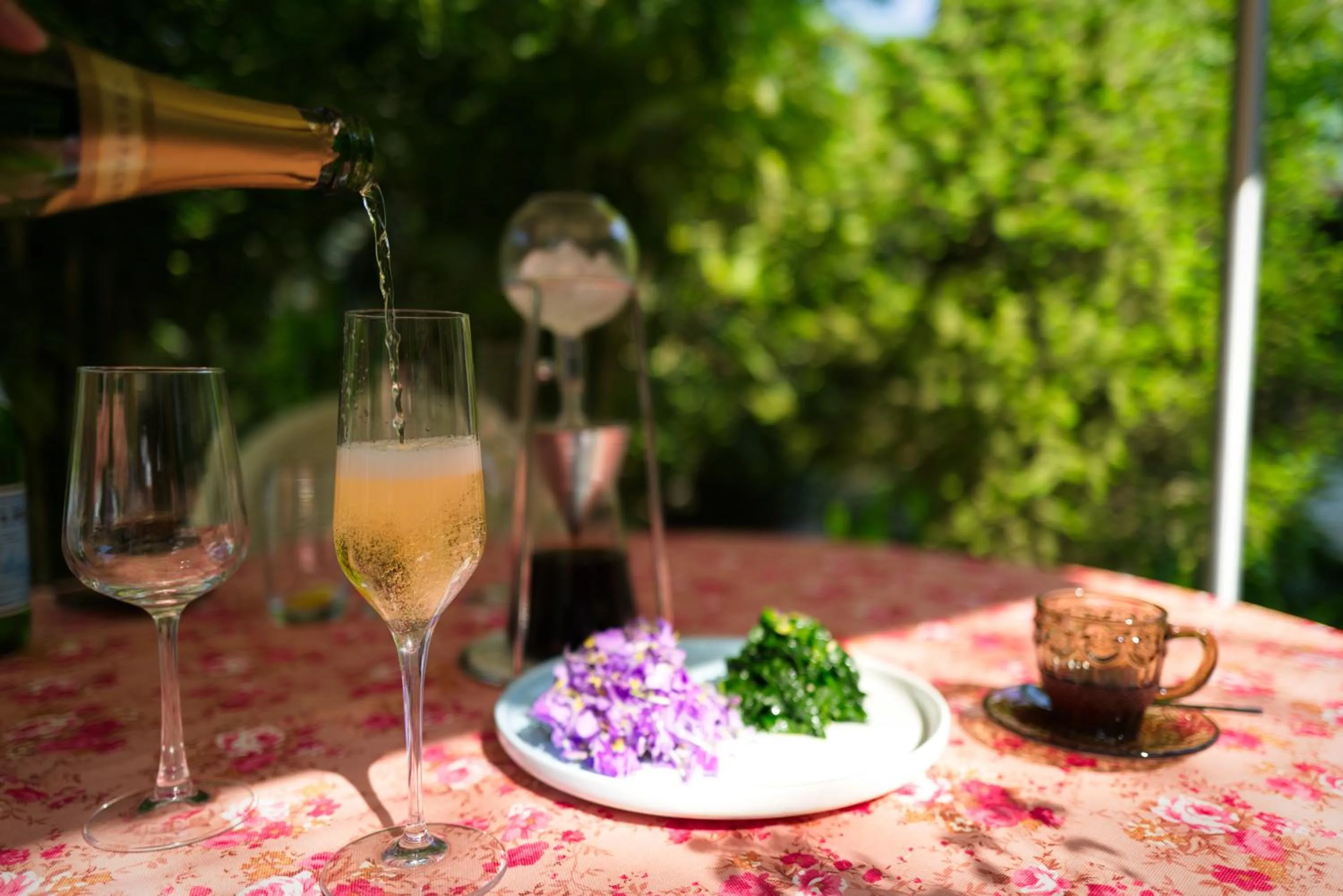 Food in Zhi Resort Beijing&Peafowl Garden&Breakfast with Deer&Private Hot Spring&50 Meter Swimming Pool&Free Coffee&Close to Olympic Forest Park