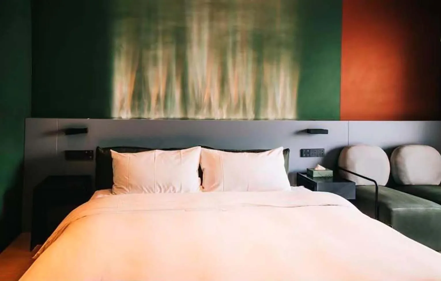 Property building, Bed in Zhi Resort Beijing&Peafowl Garden&Breakfast with Deer&Private Hot Spring&50 Meter Swimming Pool&Free Coffee&Close to Olympic Forest Park