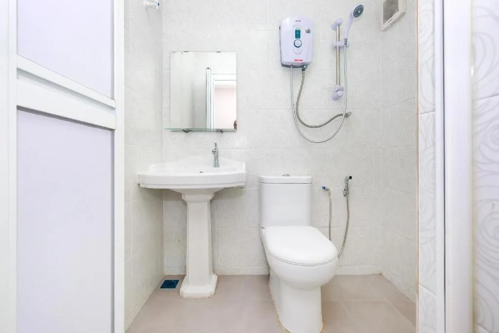 Shower in Ar Rayyan Hotel