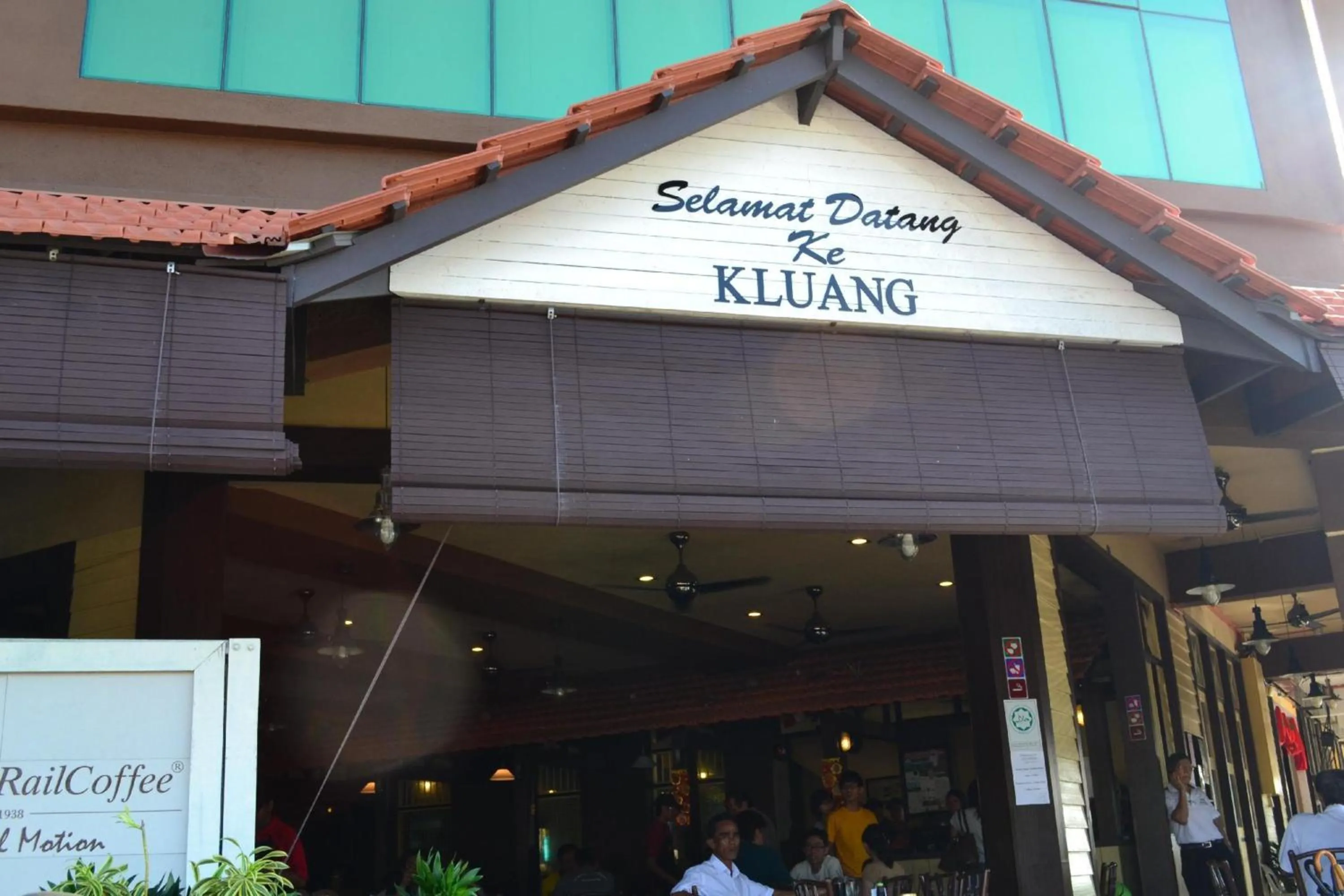 Restaurant/places to eat in Capital O Rail Hotel