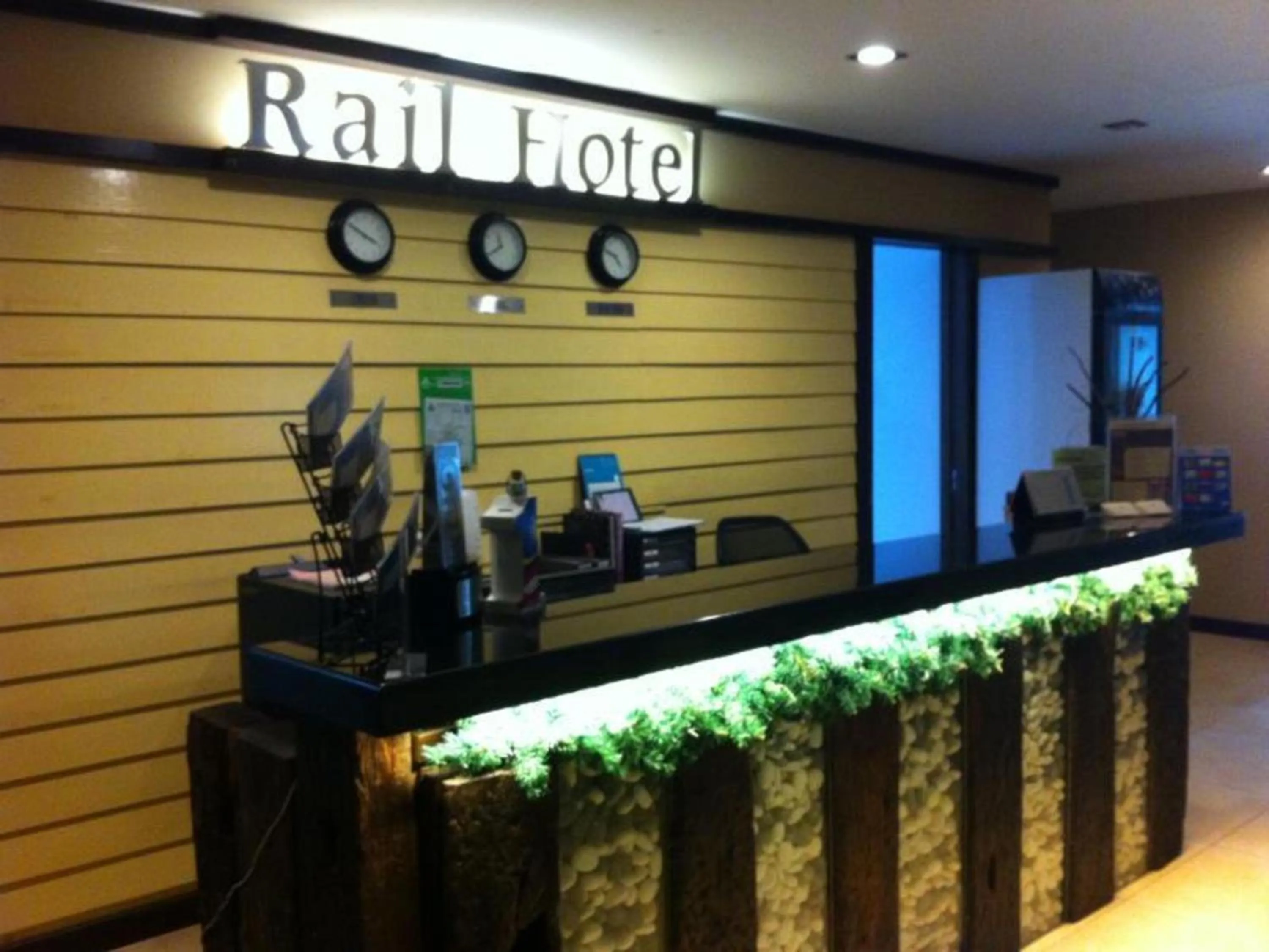 Lobby or reception in Capital O Rail Hotel