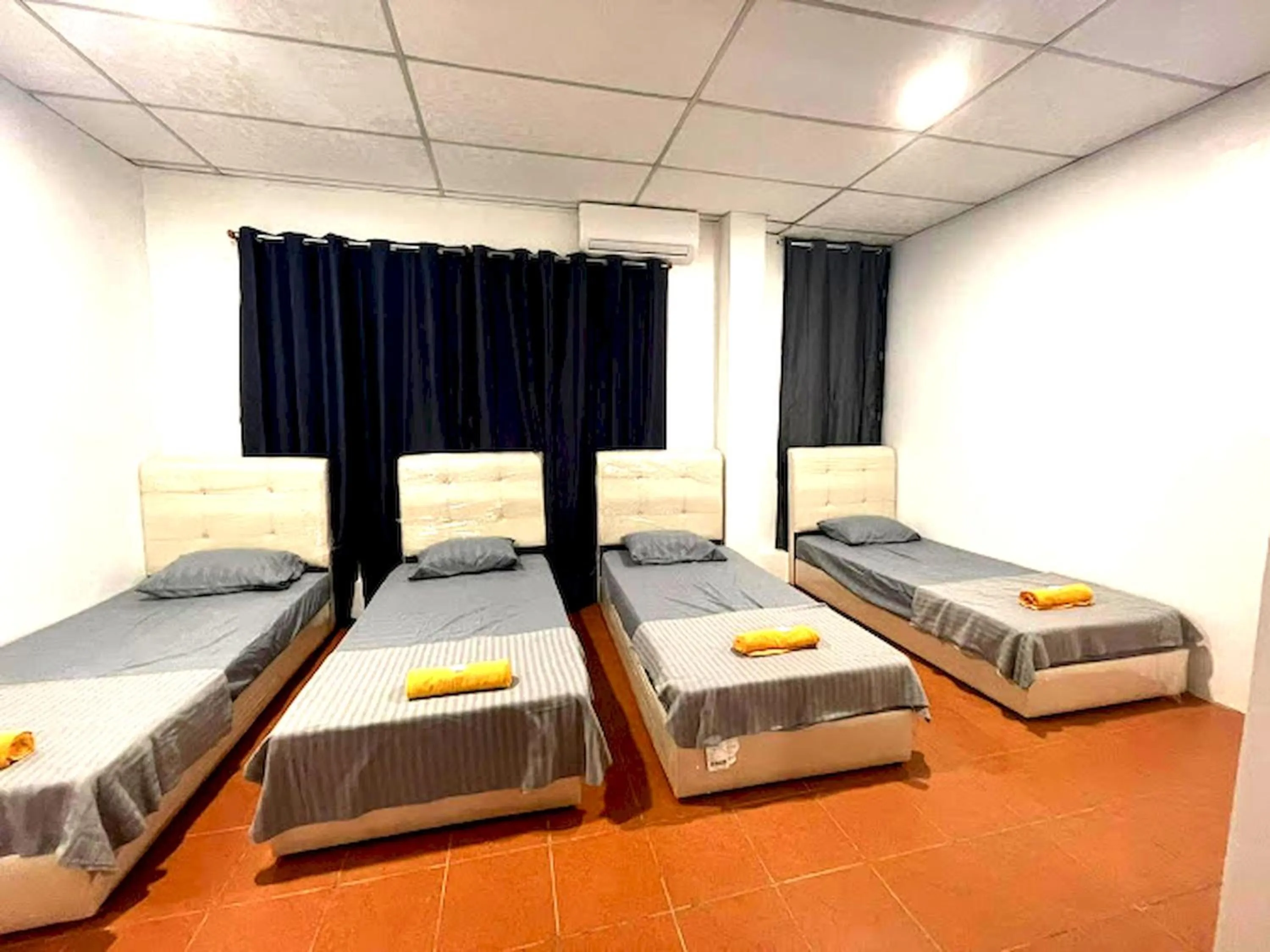 Family Room with Shared Bathroom - single occupancy in OYO HOME 90768 Flo Inn Motel