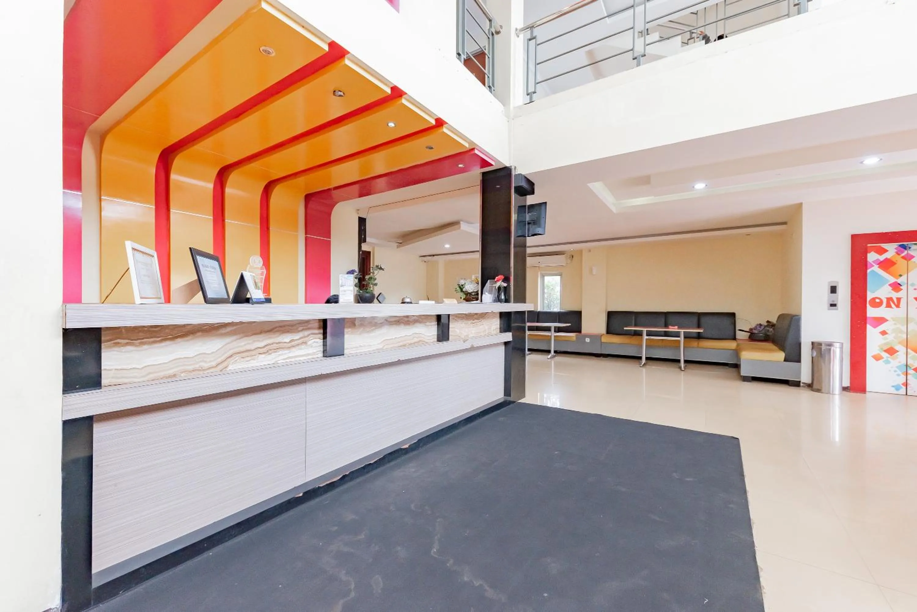 Lobby or reception in Urbanview Hotel Onyx Ketapang by RedDoorz