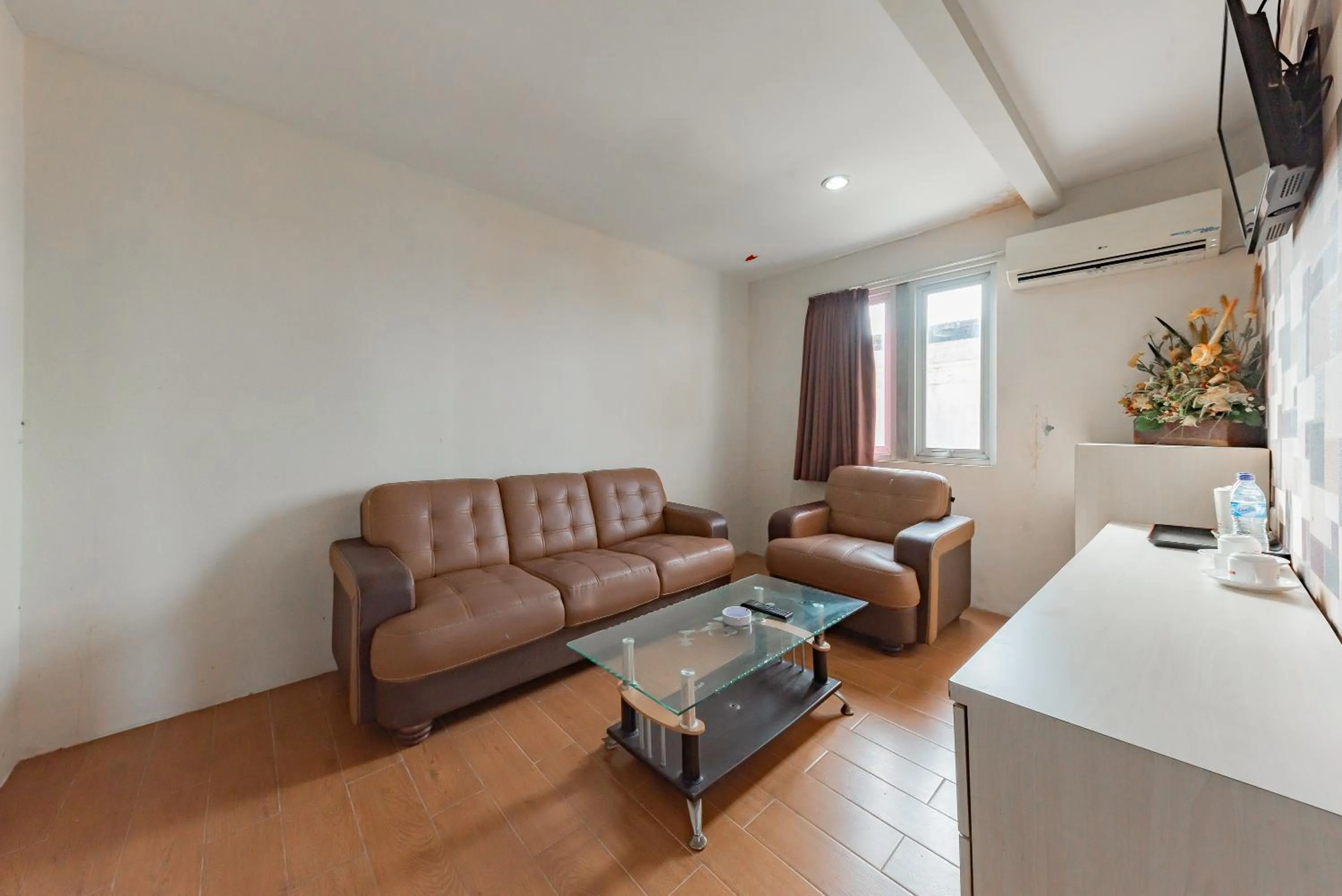 Living room in Urbanview Hotel Onyx Ketapang by RedDoorz