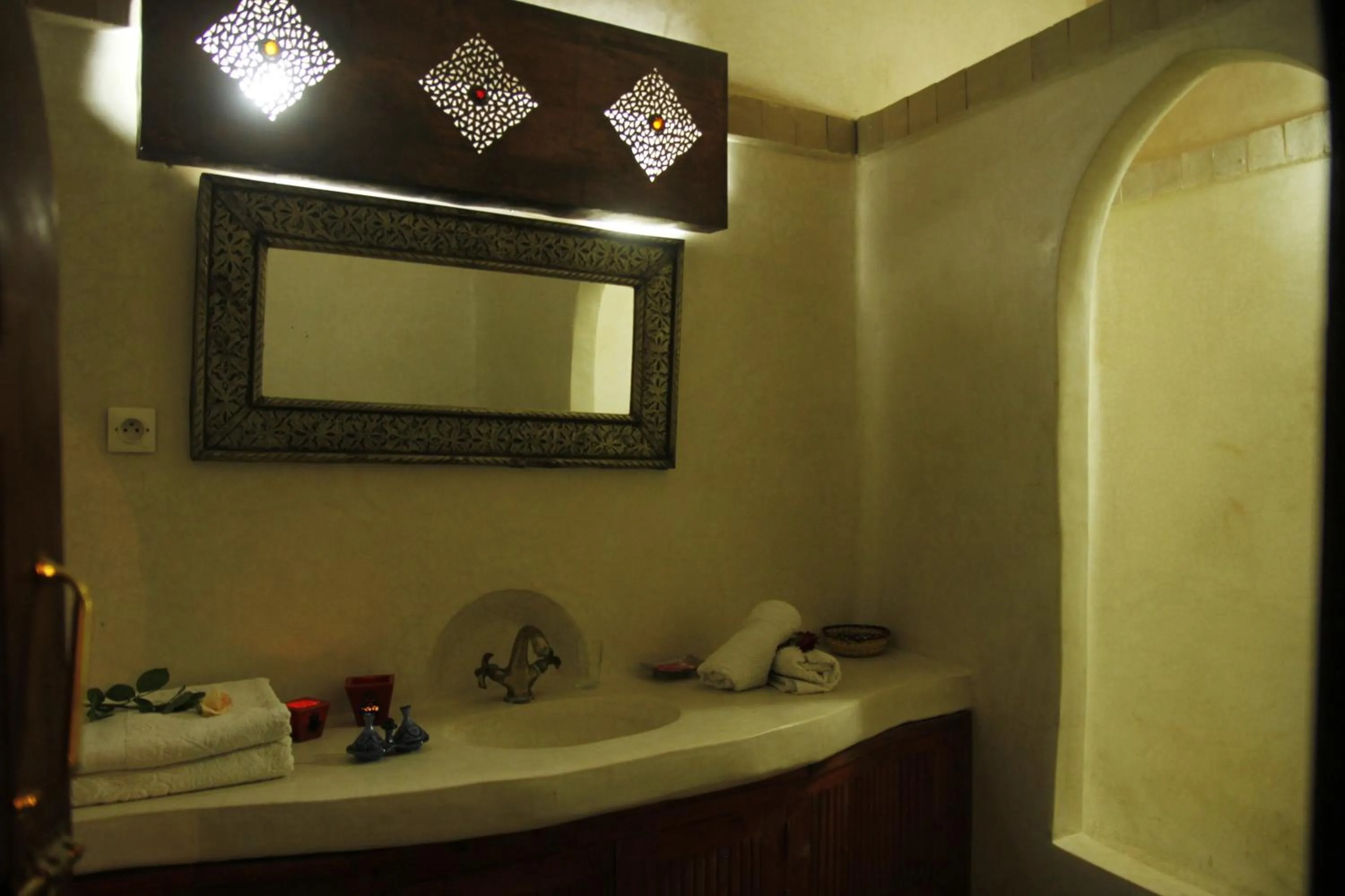 Bathroom in Riad Azenzer