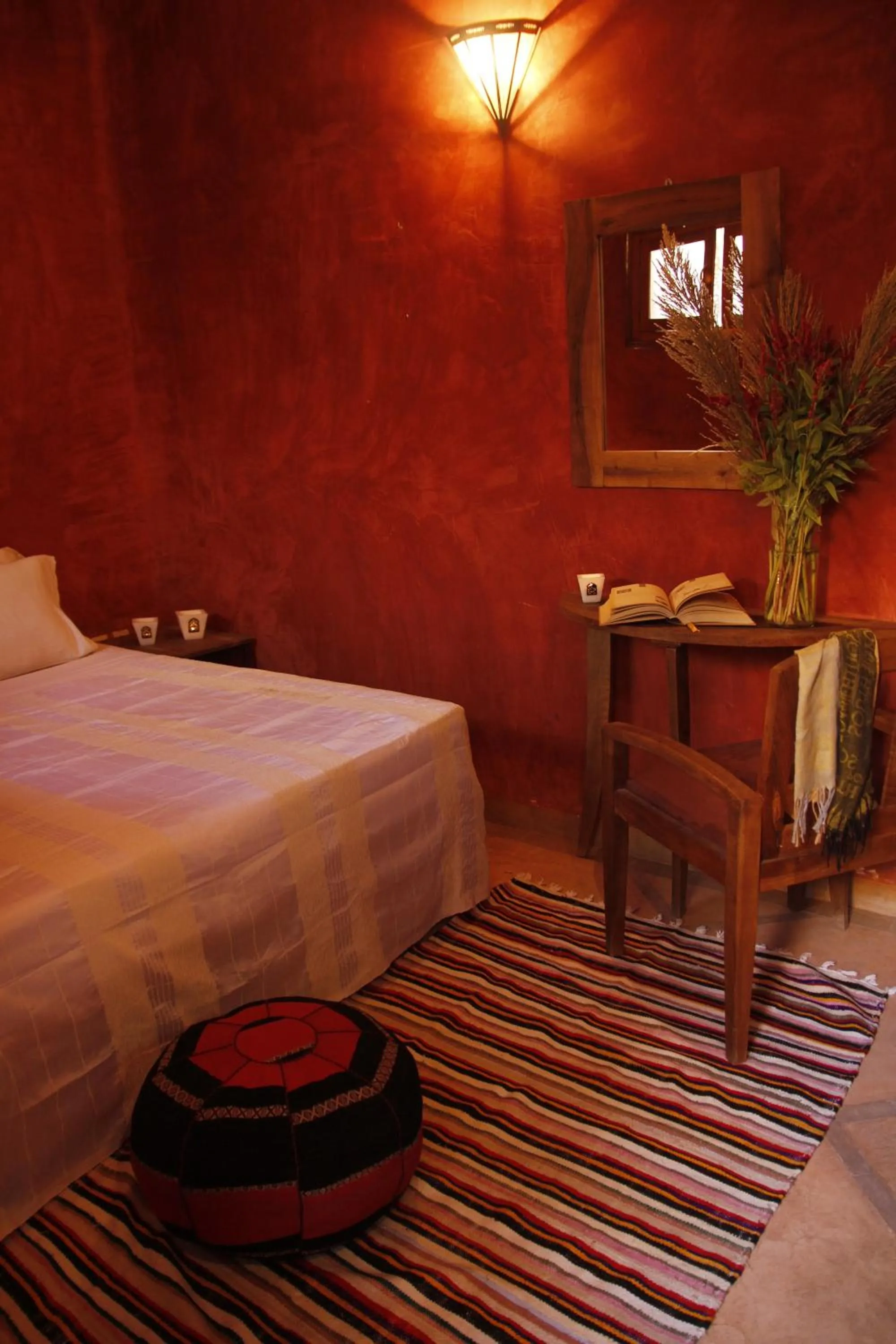 Photo of the whole room, Bed in Riad Azenzer