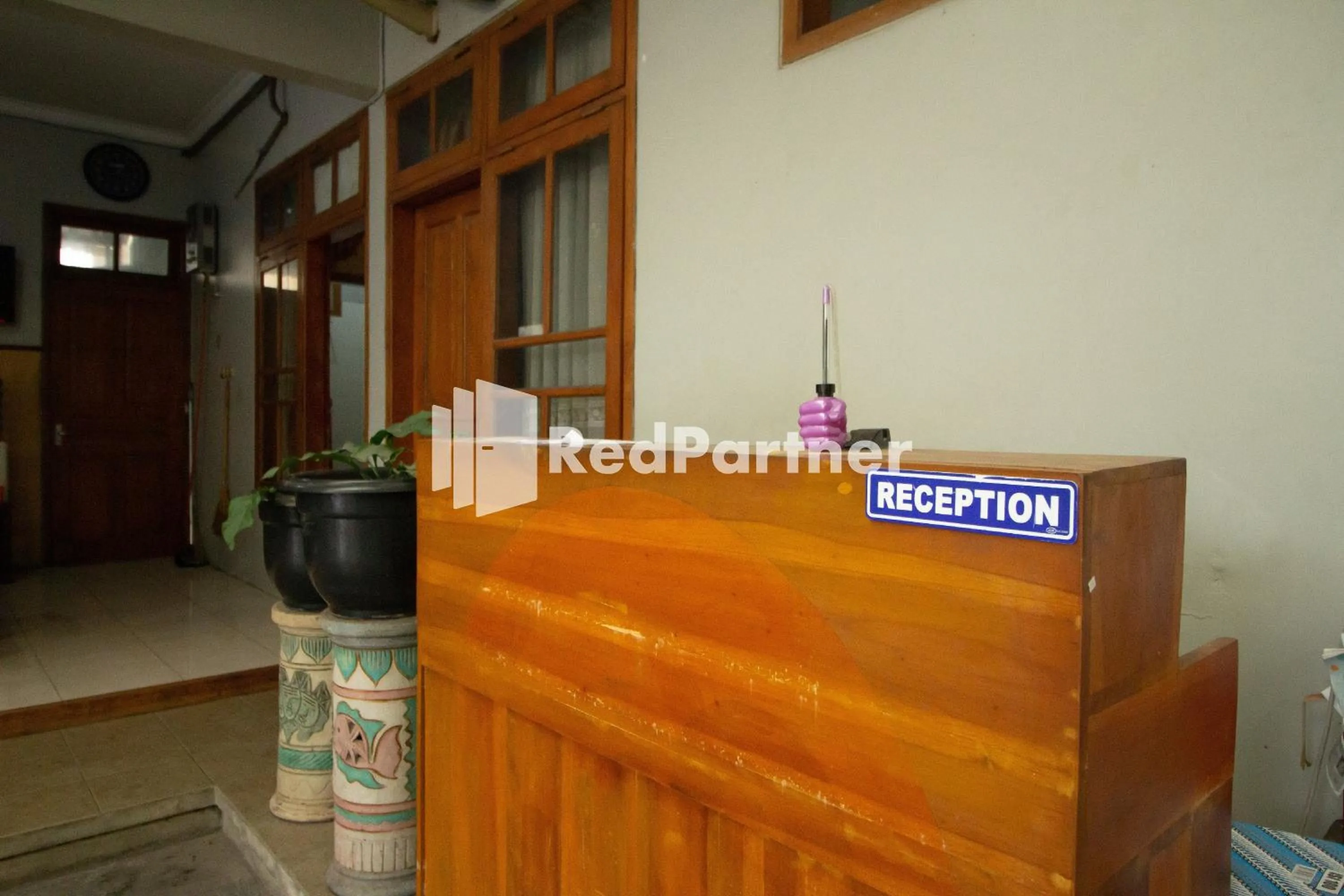 Lobby or reception in De Kost Solo Mitra RedDoorz