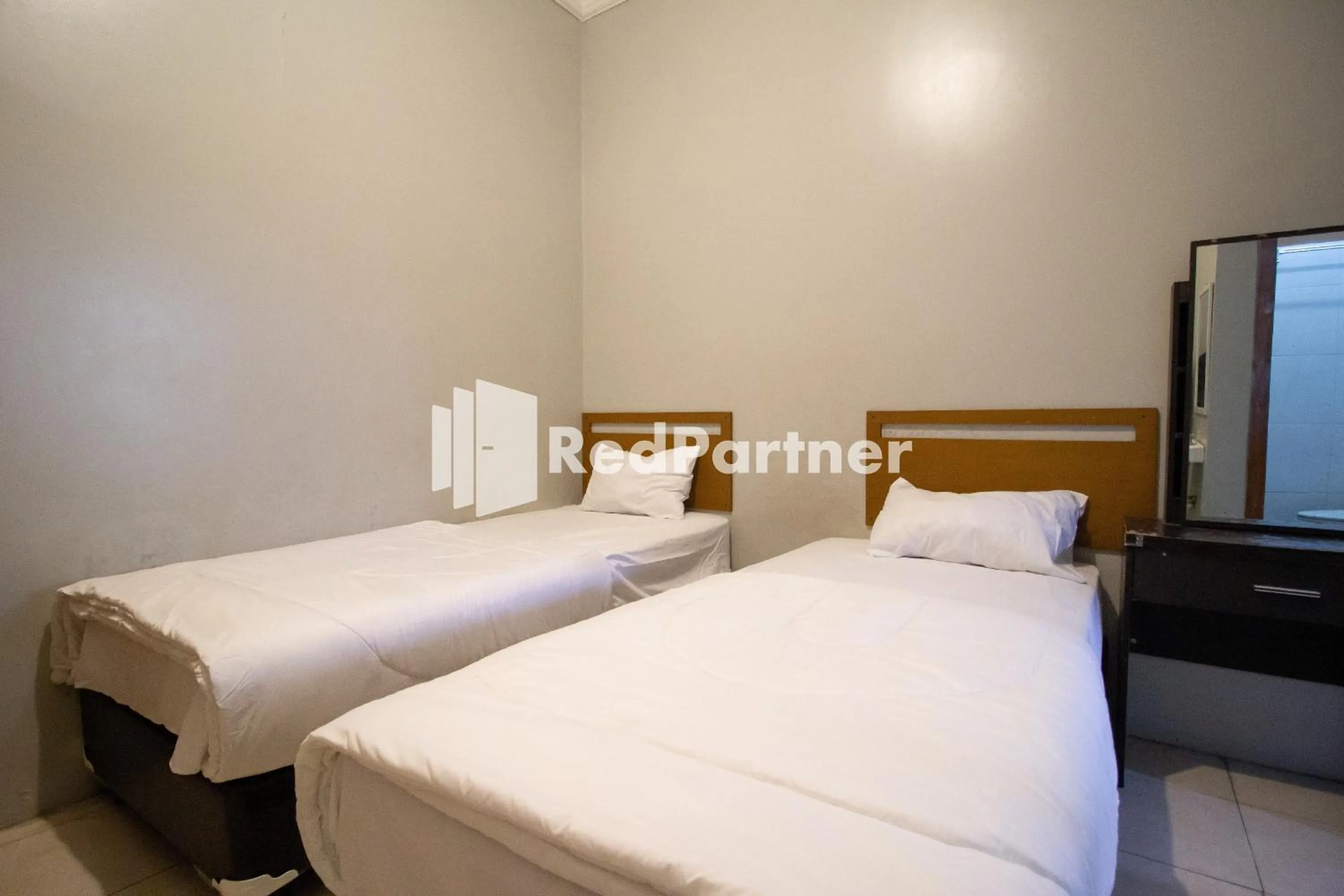 Bedroom, Bed in De Kost Solo Mitra RedDoorz