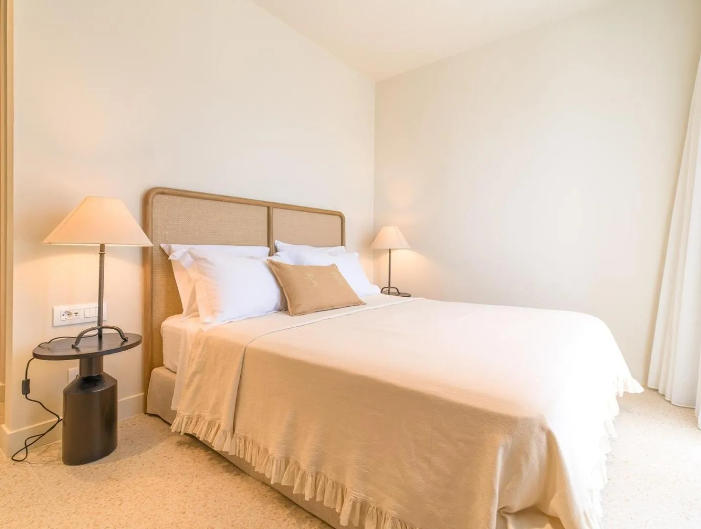 Bed in Argostoli Essence Suites