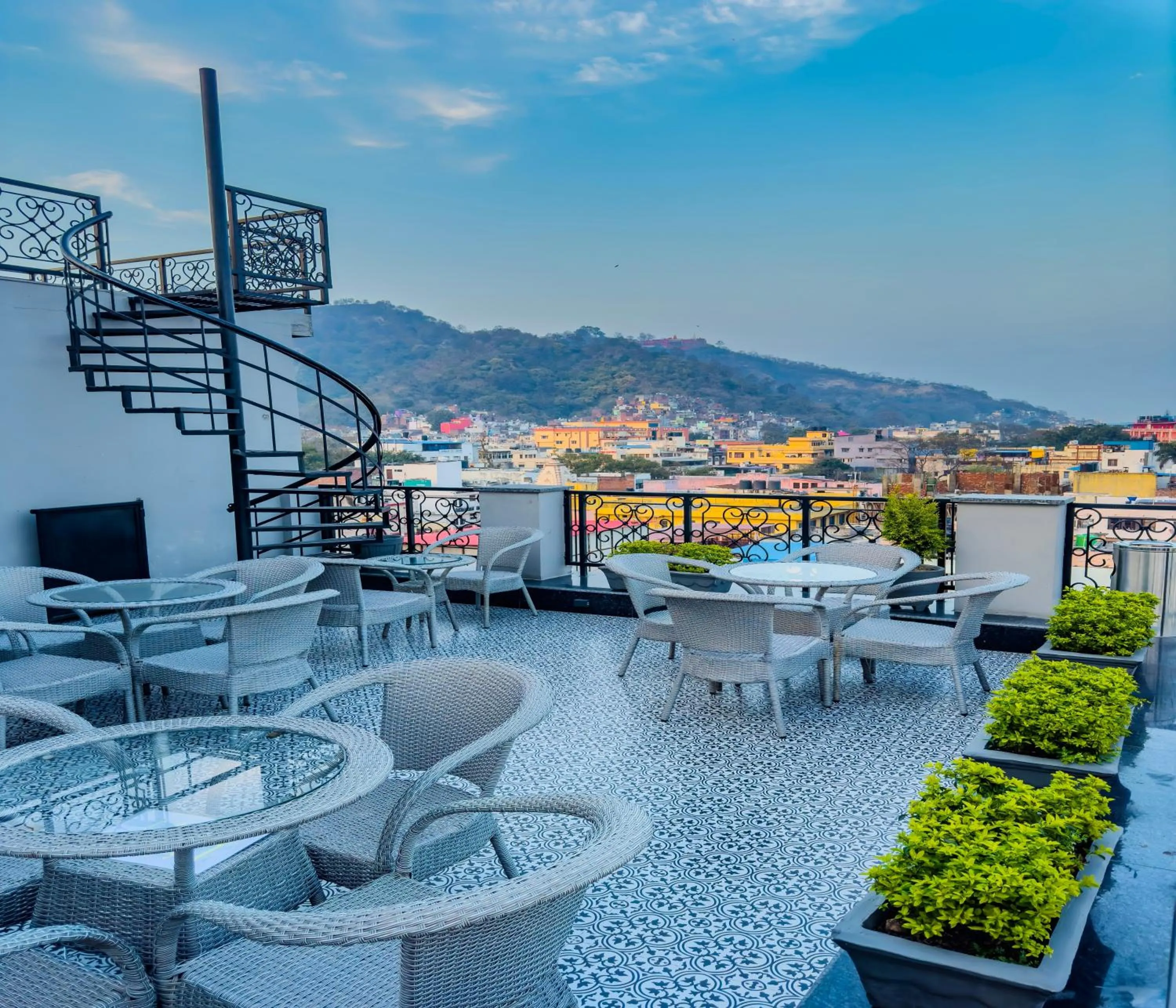 Restaurant/places to eat in Hotel Wonder Hills,Har ki Pauri Road Haridwar