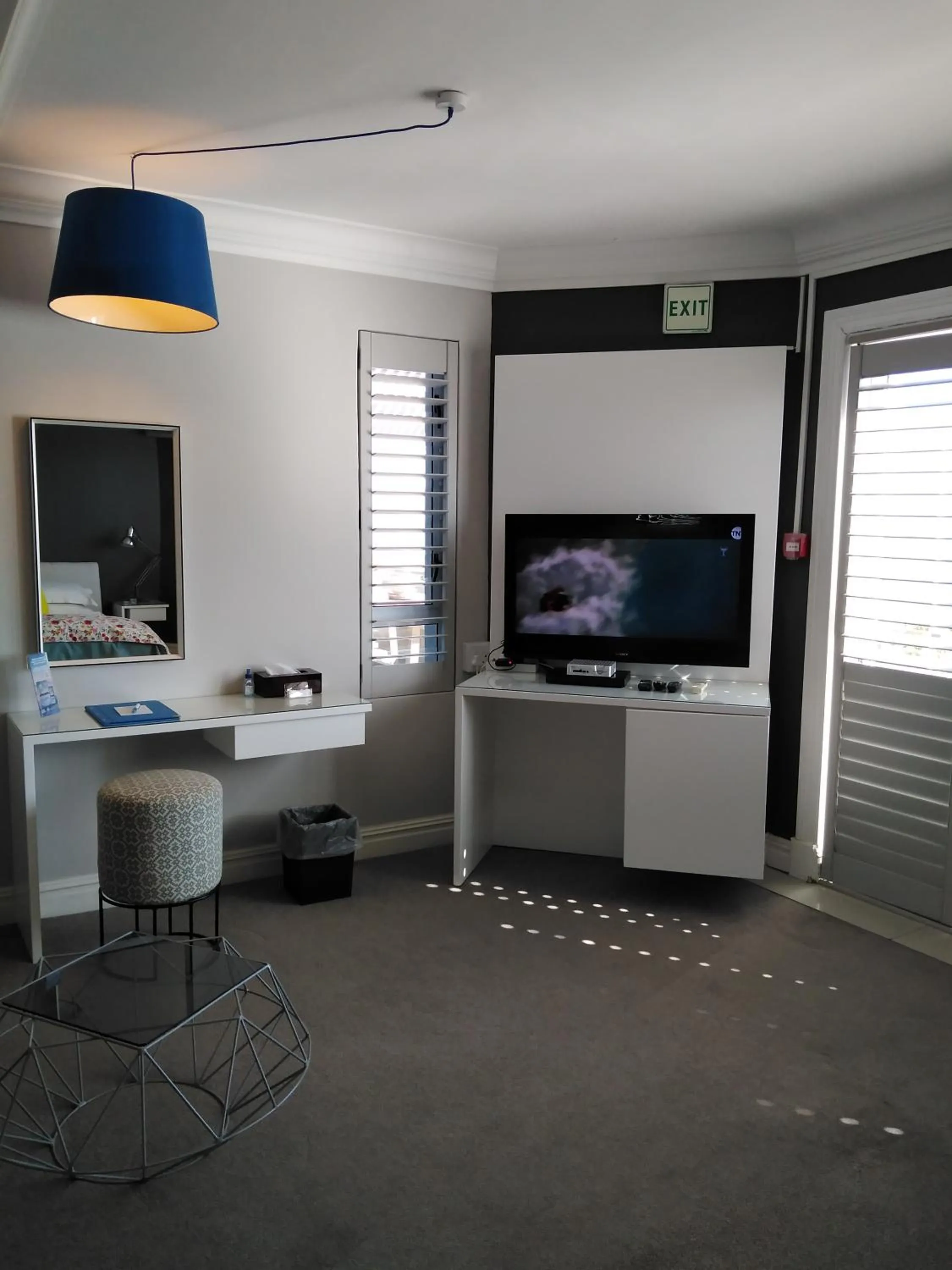 TV and multimedia in Chocolate Box Guesthouse